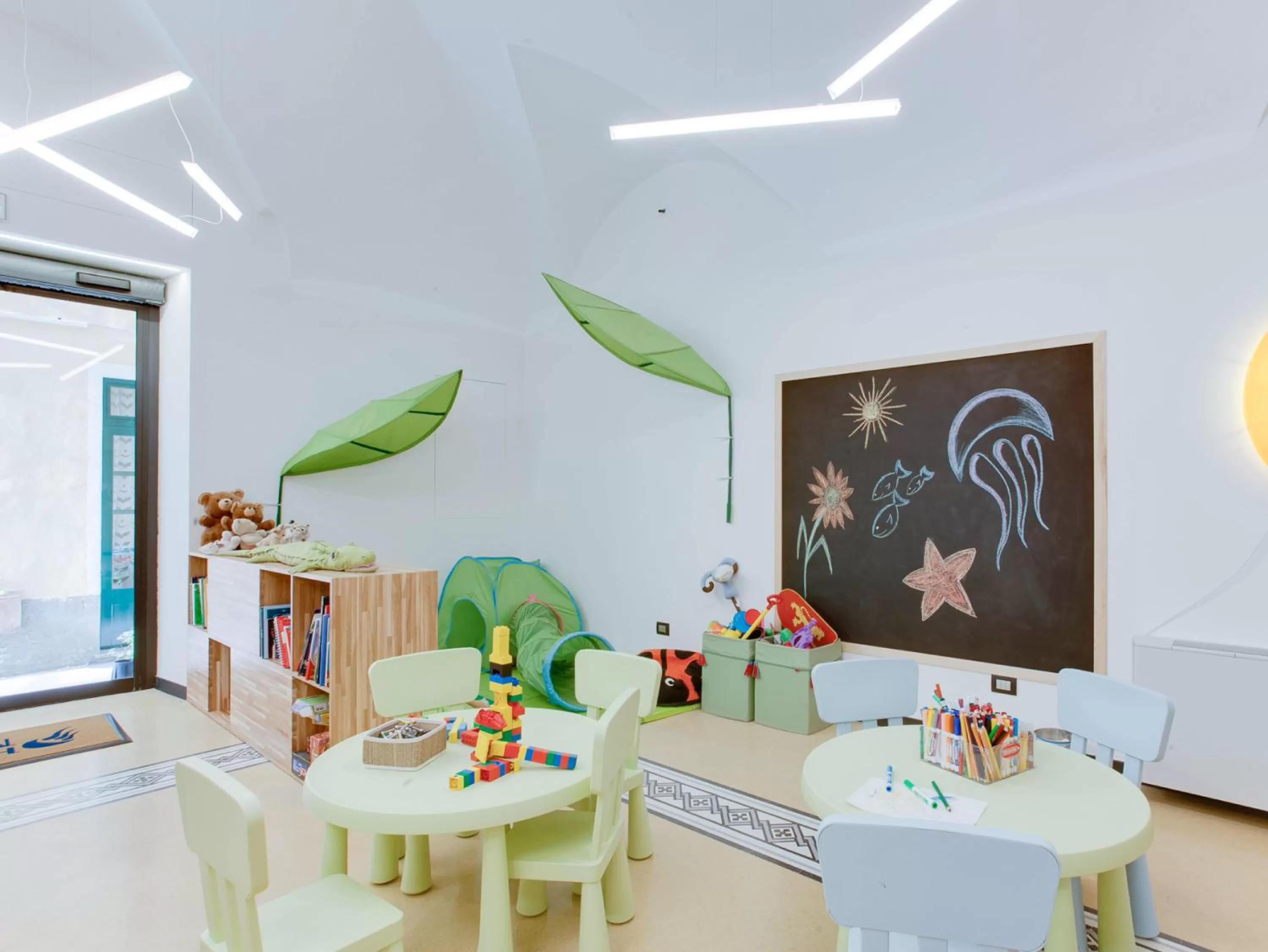 Communal lounge/ TV room in Hotel Medusa