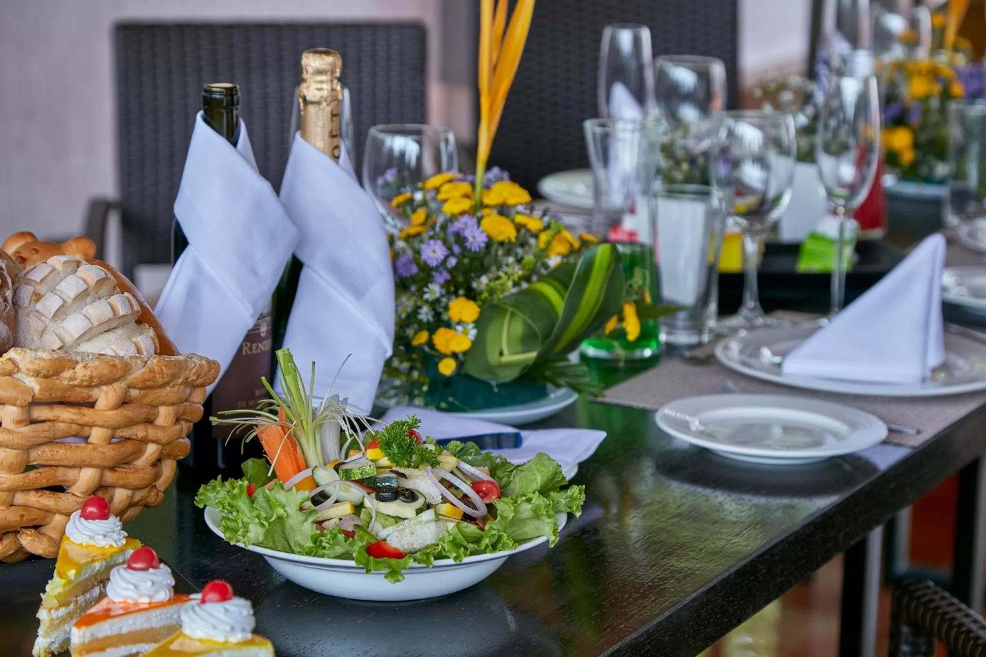 Restaurant/places to eat in Signature Club Resort