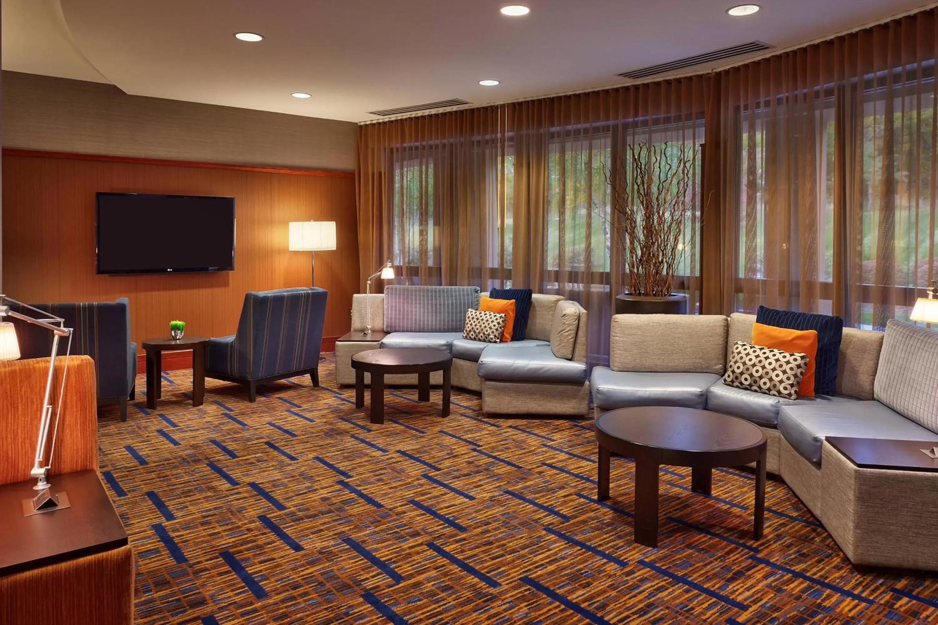Lobby or reception, Seating Area in Courtyard by Marriott Kansas City Shawnee