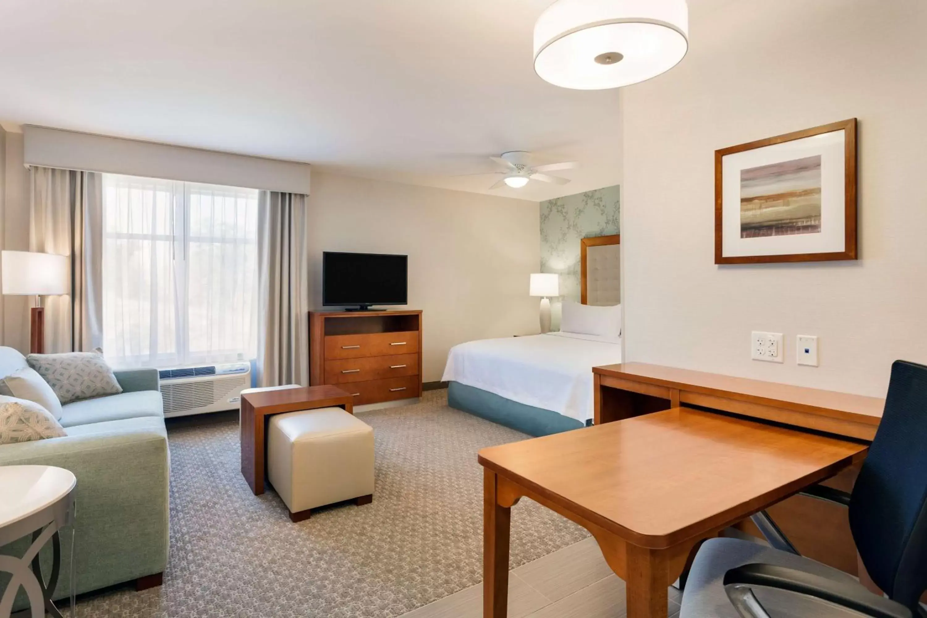 Bed, Seating Area in Homewood Suites by Hilton Gateway Hills Nashua