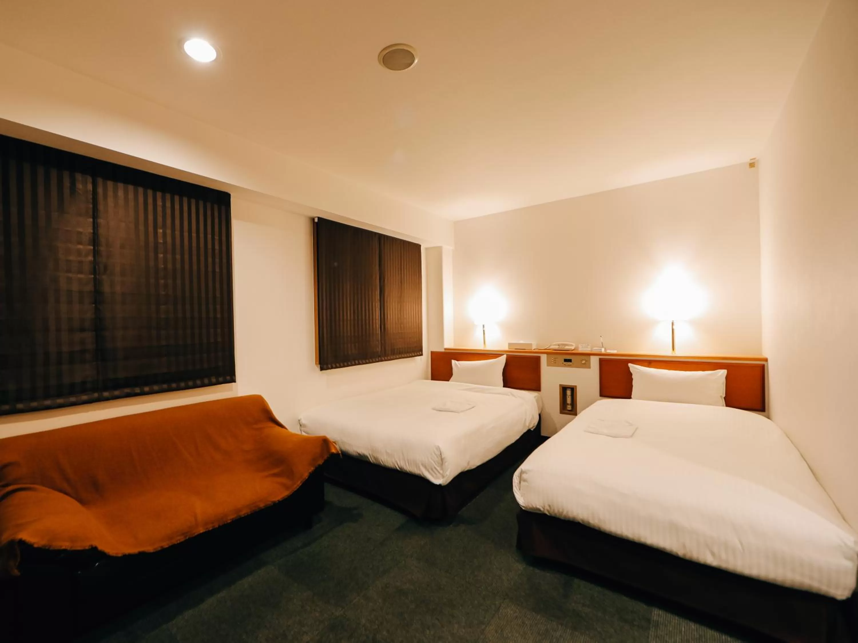 Photo of the whole room, Bed in 3s HOTEL HIRATSUKA