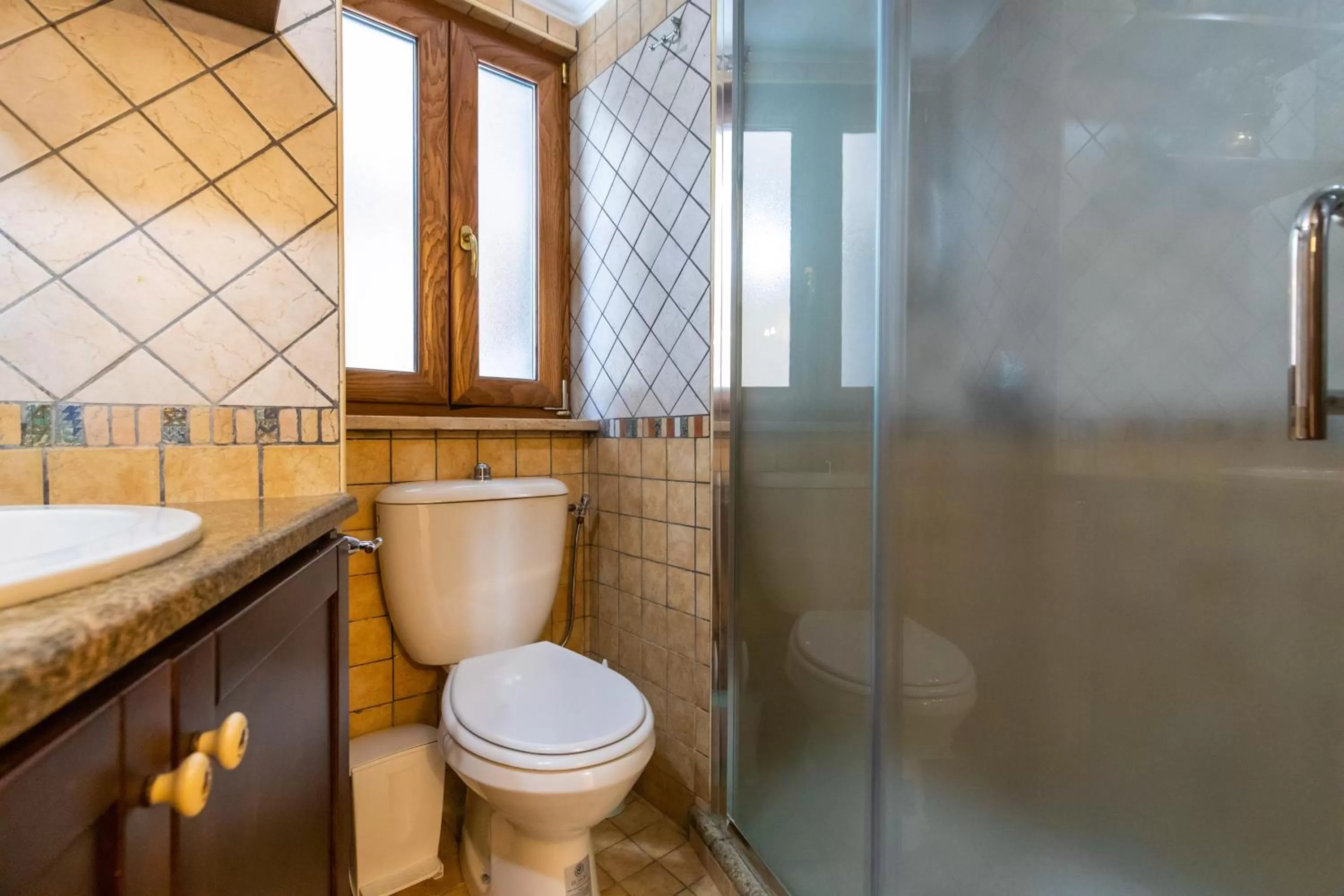 Bathroom in Medina Central