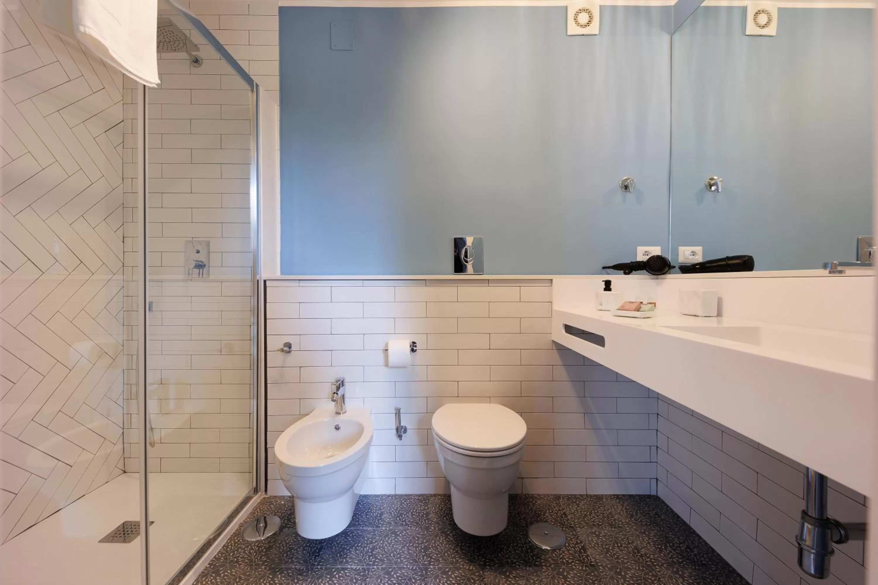 Bathroom in The Bellini House by House In Naples