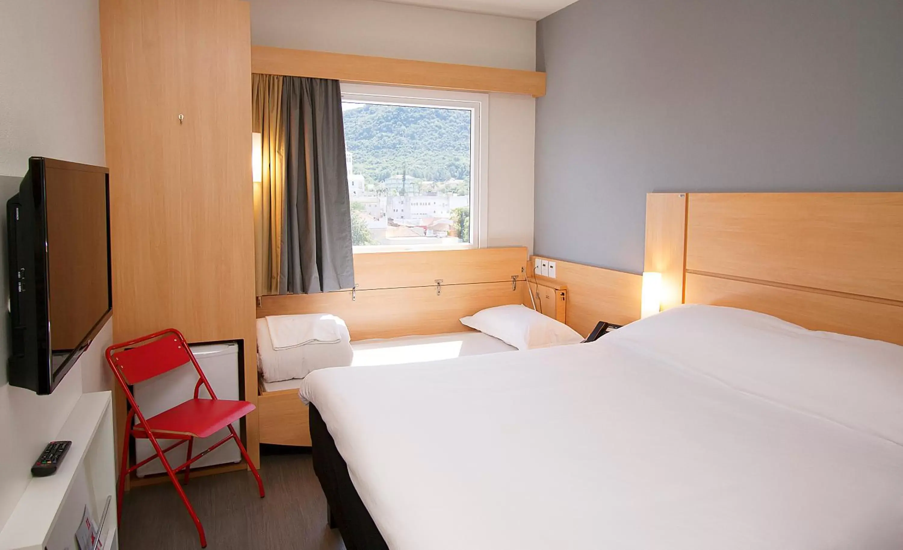 Bedroom, Bed in ibis Montenegro