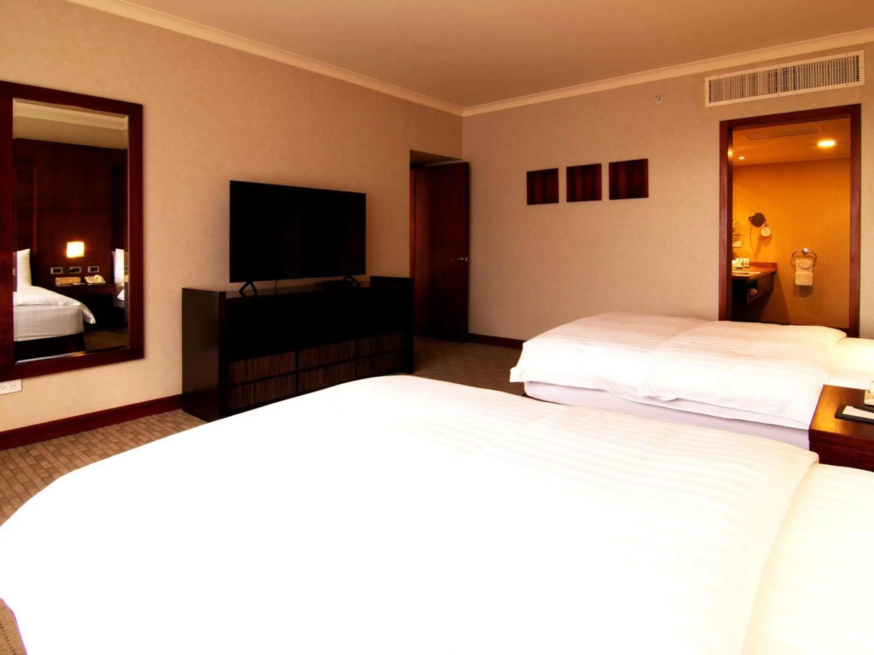 Bedroom, Bed in Swissotel Quito