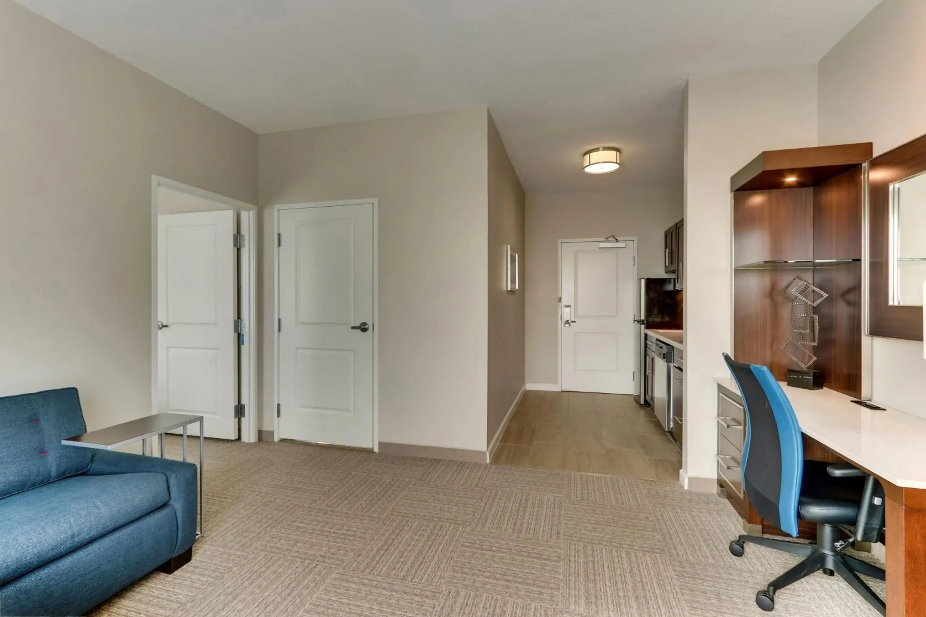 Bedroom, TV/Entertainment Center in TownePlace Suites by Marriott Houston I-10 East
