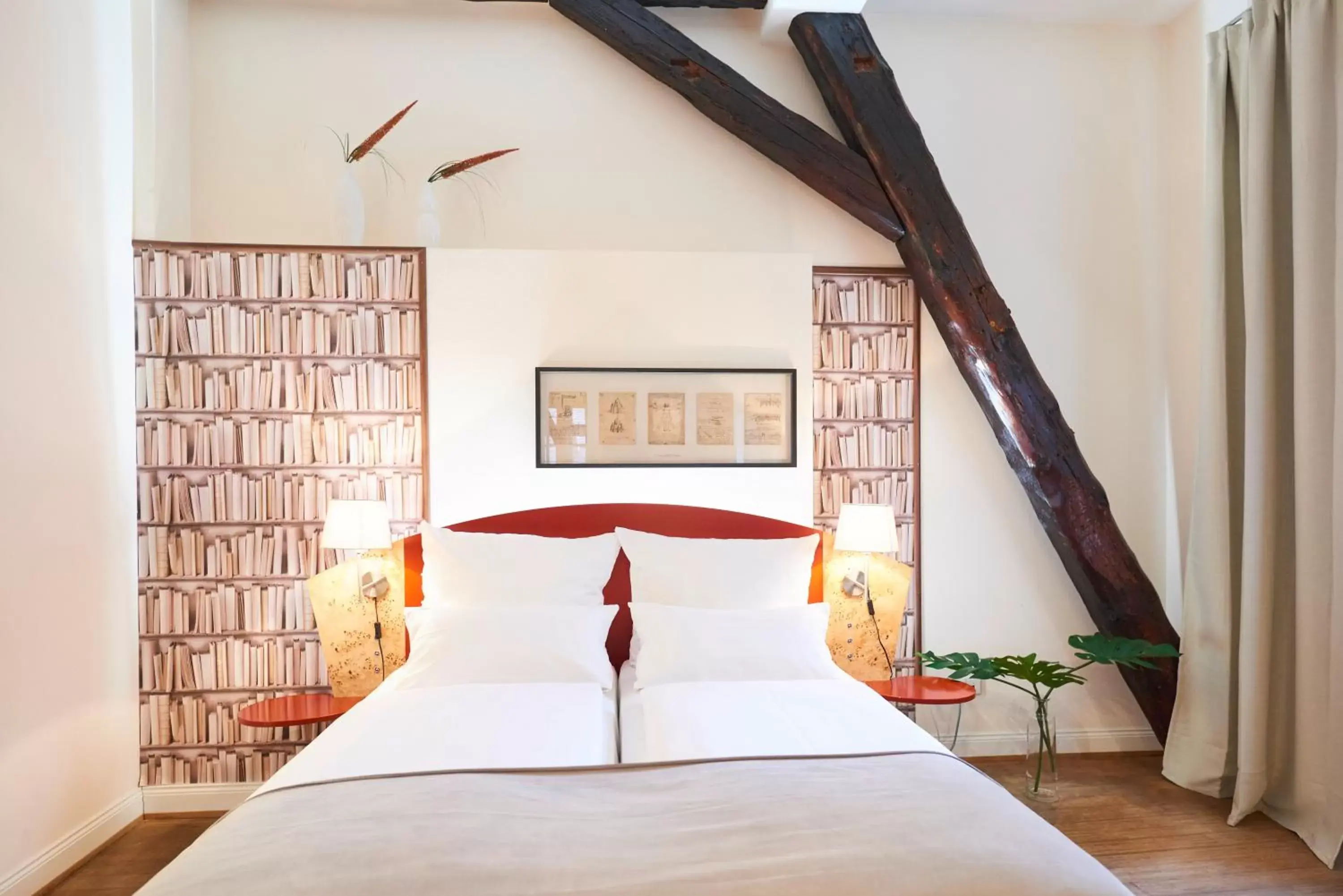 Photo of the whole room, Bed in Hotel Zur Alten Brücke