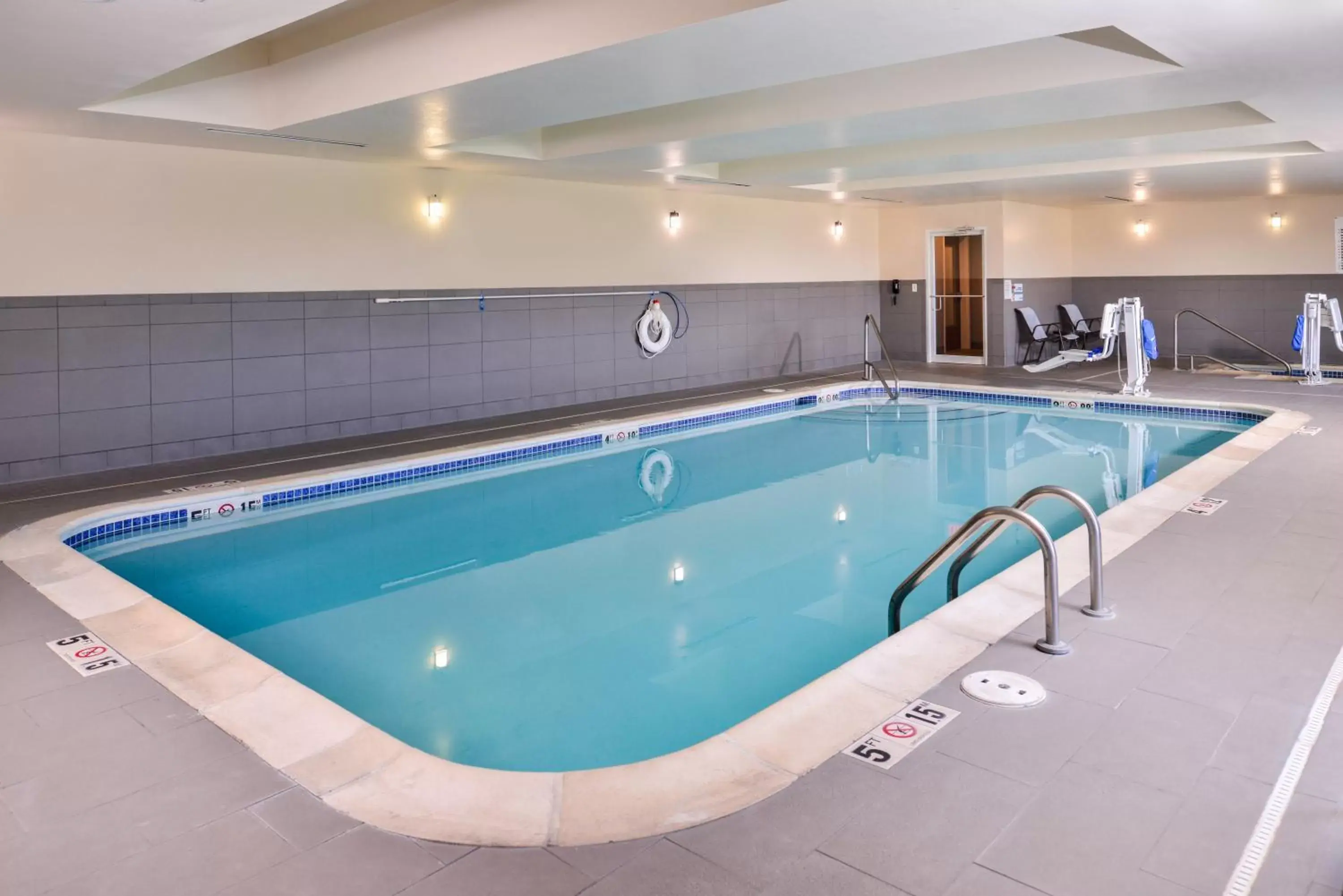 Swimming Pool in Holiday Inn Express Hotel & Suites York, an IHG Hotel