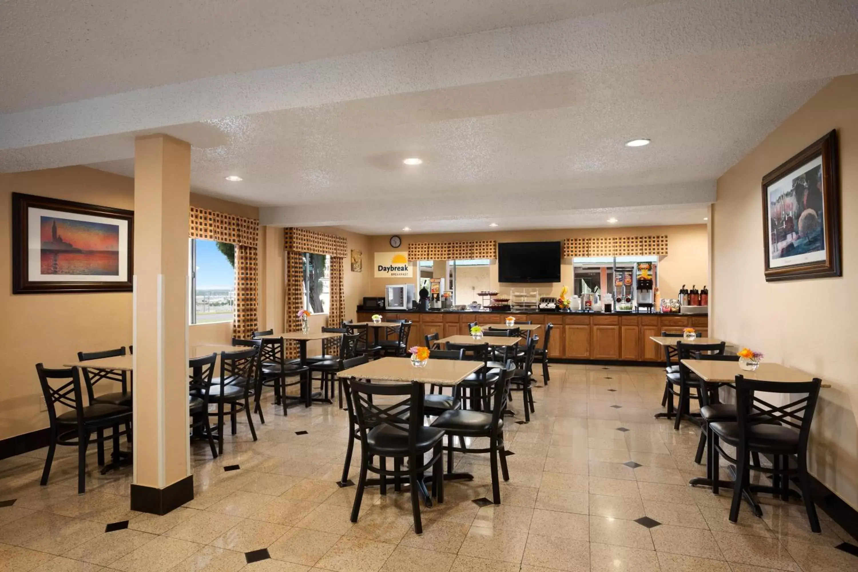 Breakfast, Restaurant/Places to Eat in Days Inn by Wyndham Dallas Irving