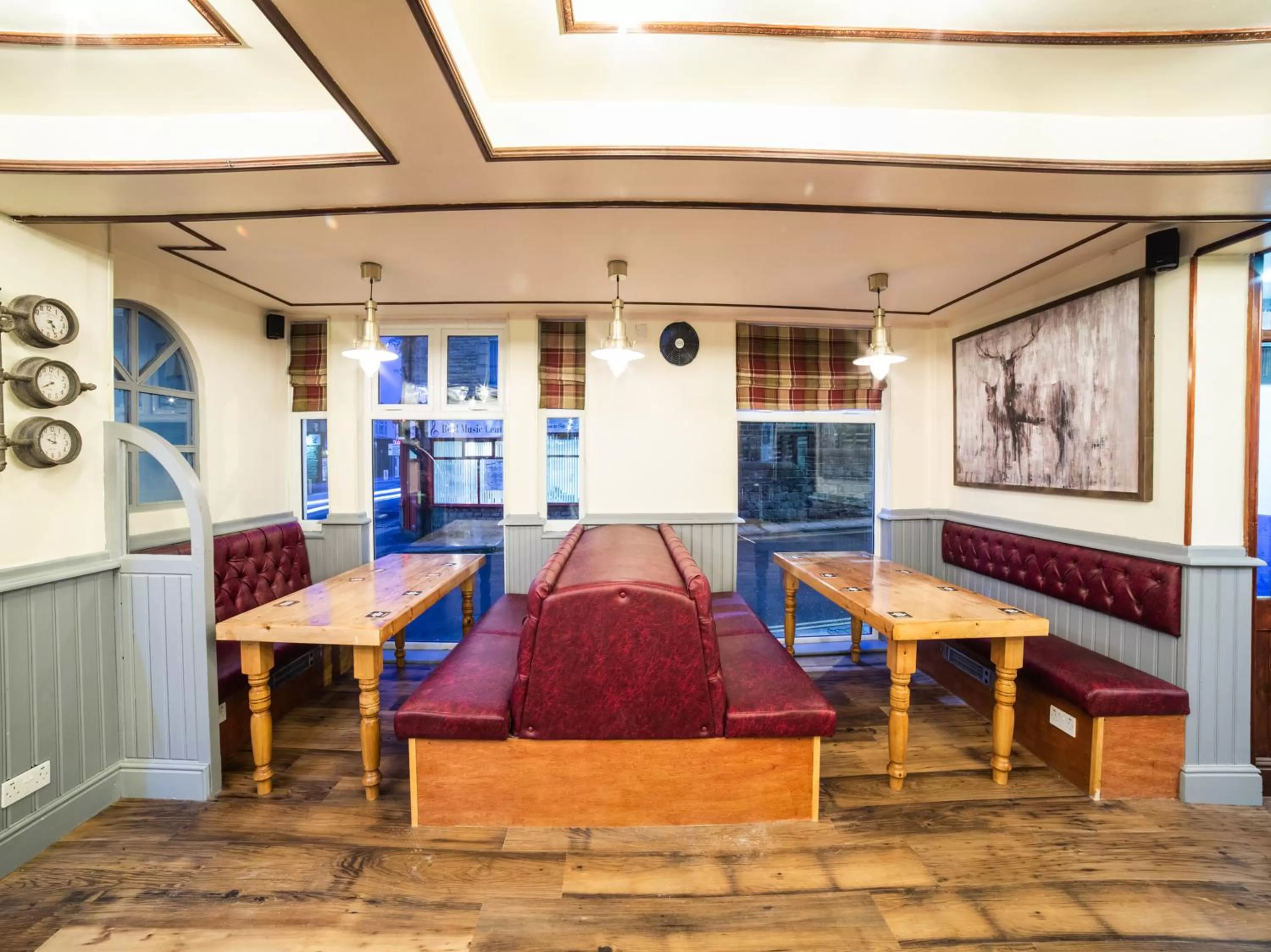 Restaurant/places to eat in Churchill's Hotel