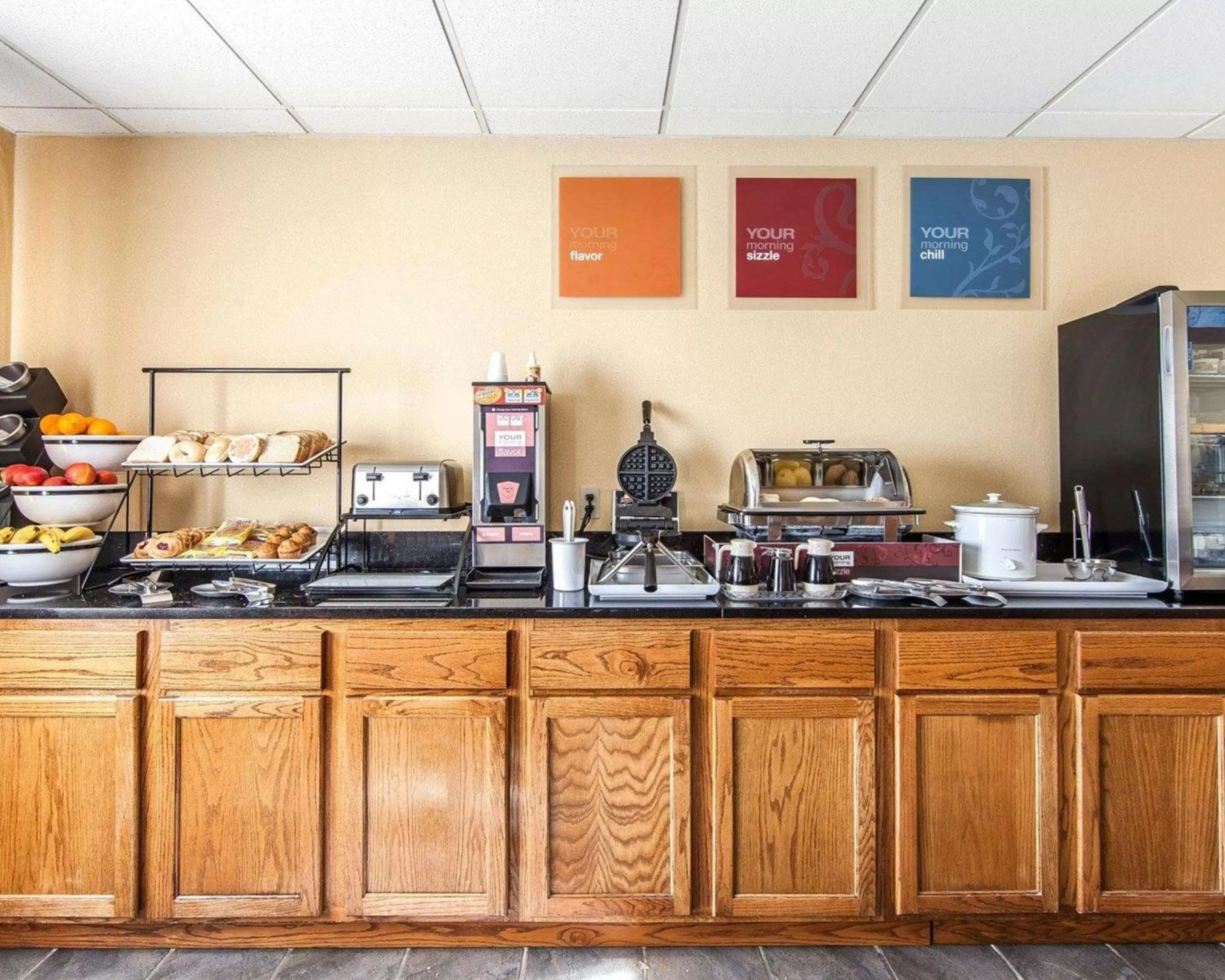 Restaurant/places to eat in Quality Inn Seaman