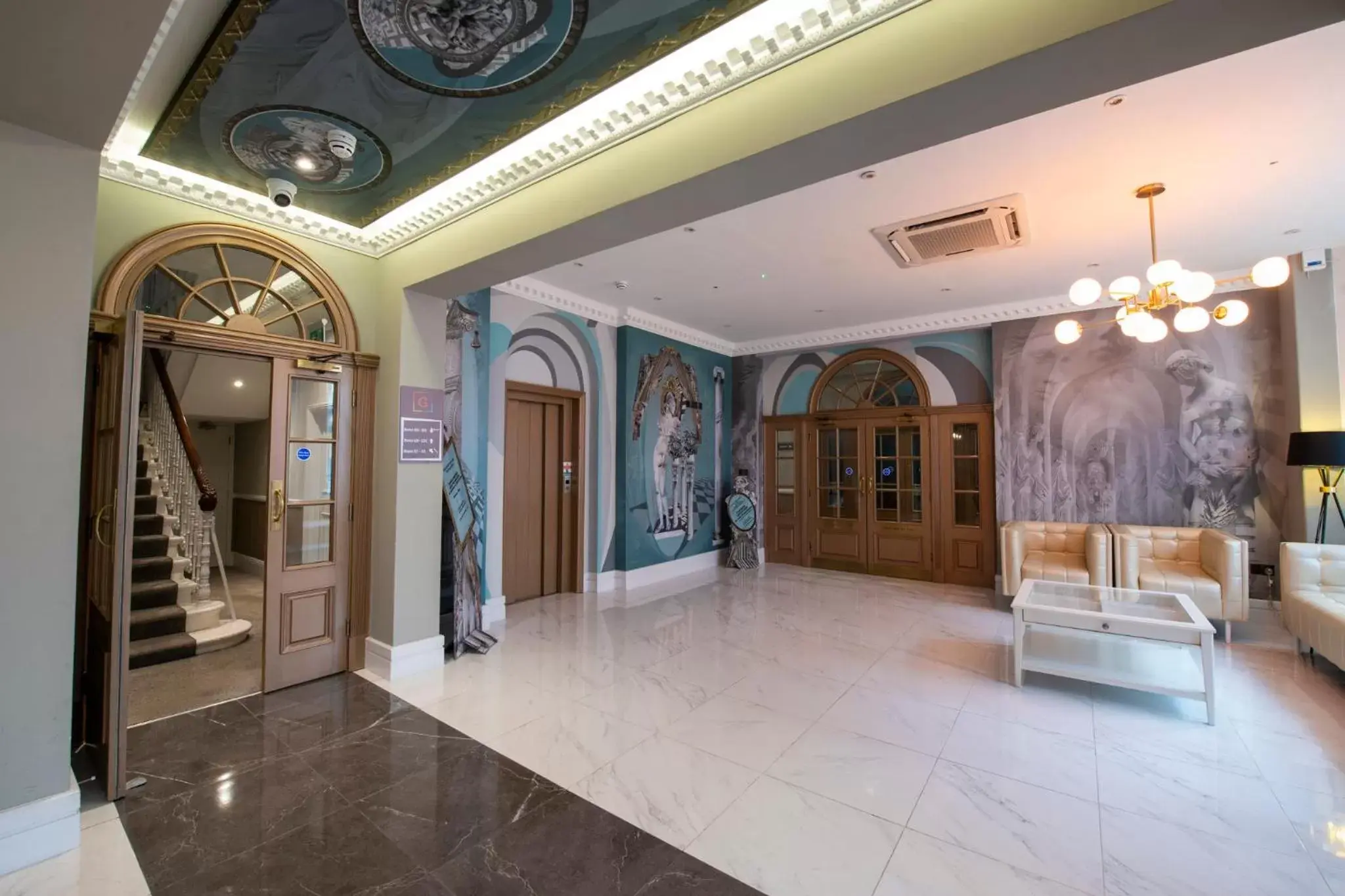 Lobby or reception in Gainsborough Hotel
