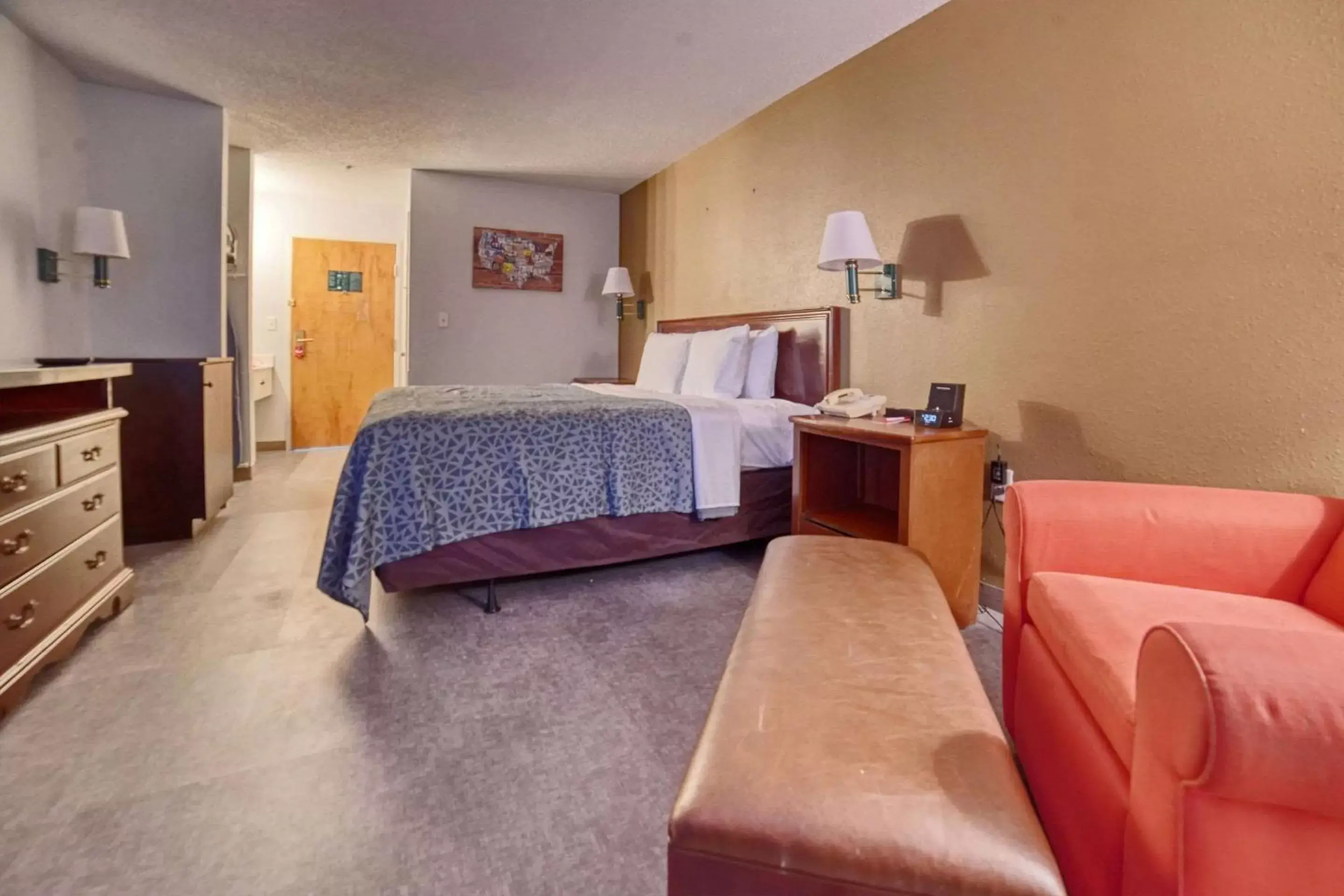 Bedroom in Econo Lodge Raleigh near Walnut Creek Amphitheatre