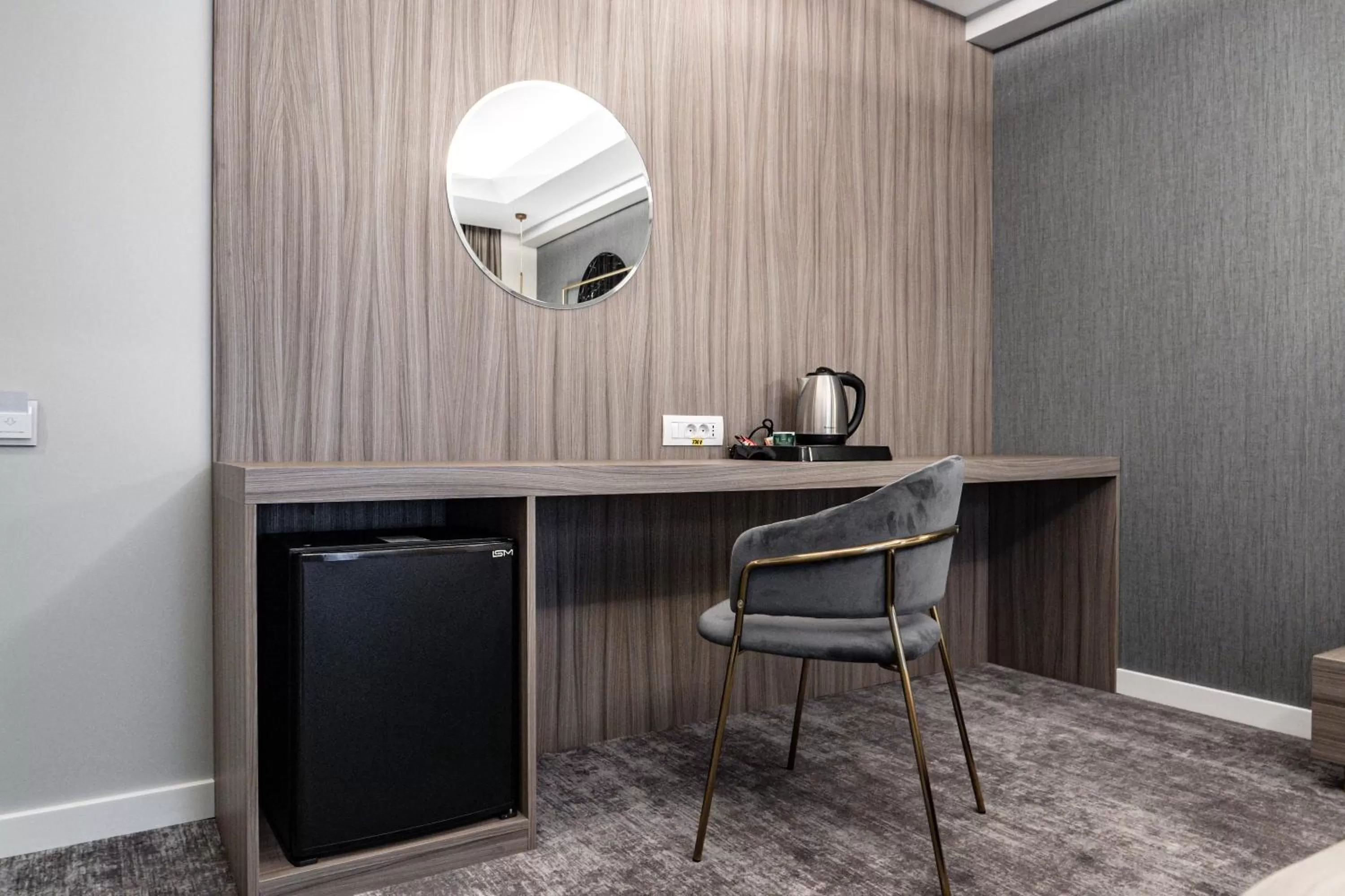 Coffee/tea facilities, TV/Entertainment Center in Caprice Complex