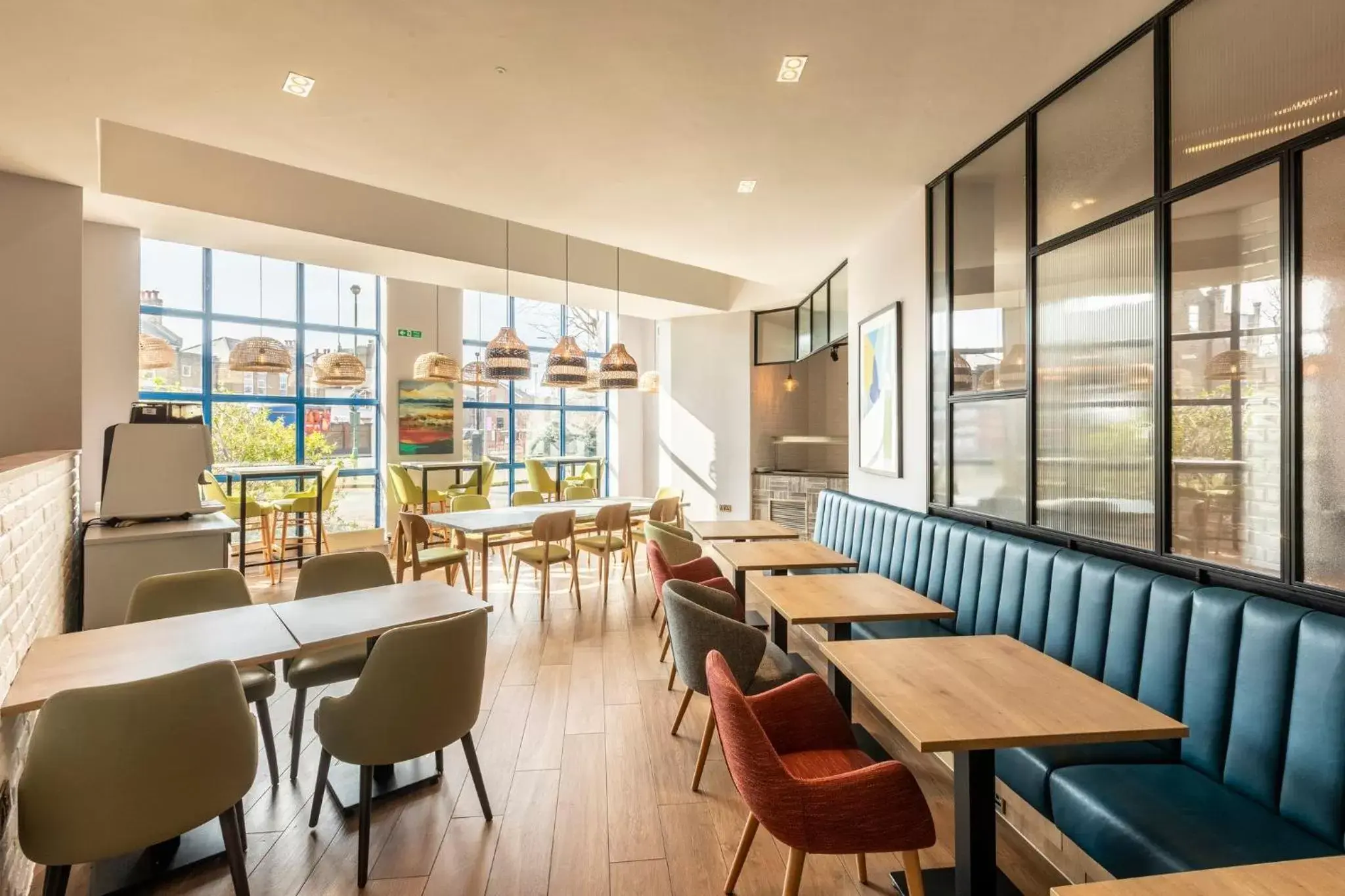 Property building, Restaurant/Places to Eat in Holiday Inn London Sutton, an IHG Hotel