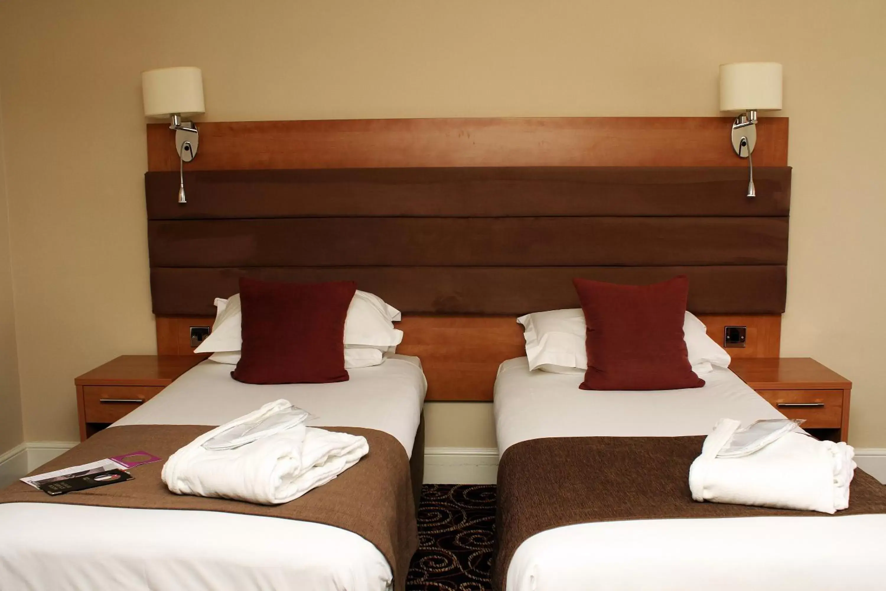 Standard Twin Room in The Legacy Rose & Crown Hotel Standard Twin Room in The Legacy Rose & Crown Hotel