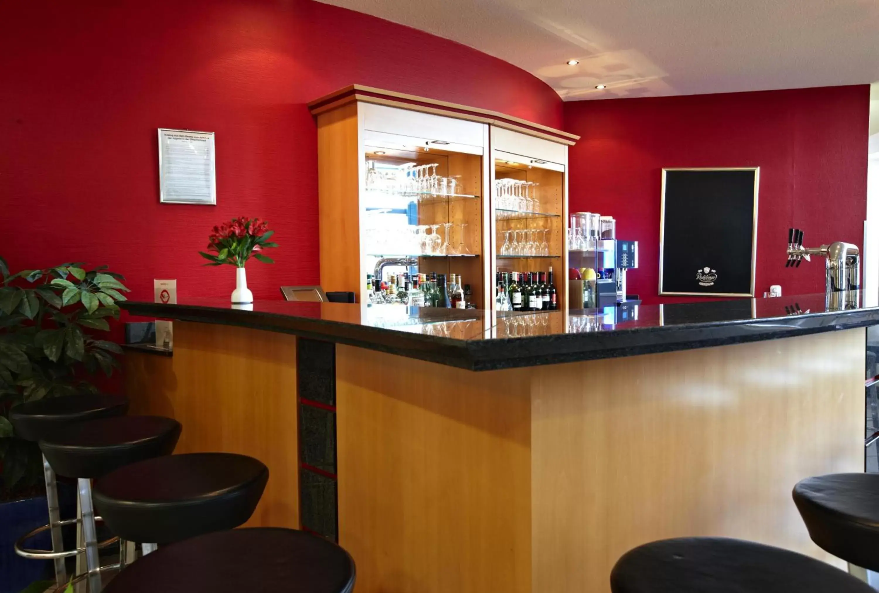 Lounge or bar, Lounge/Bar in IntercityHotel Schwerin