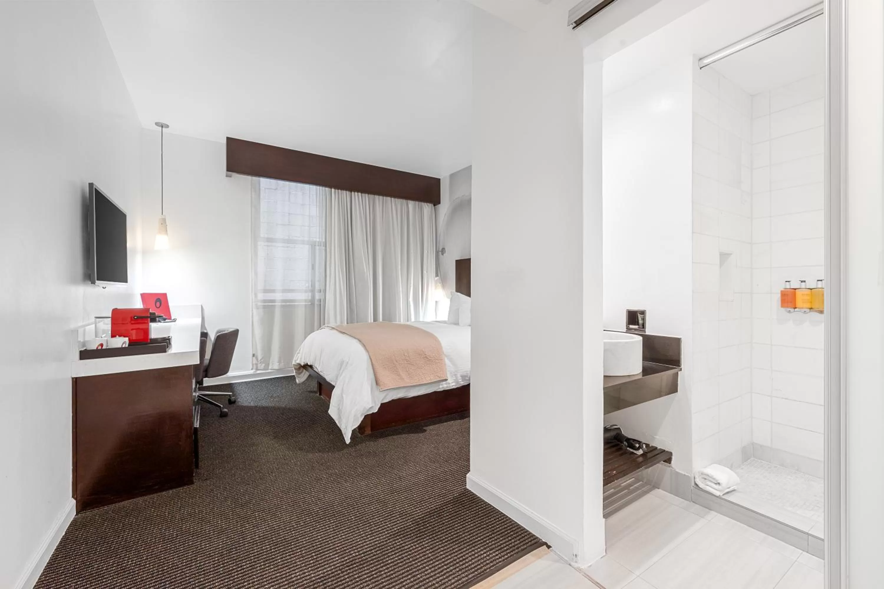 TV and multimedia, Bed in The O Hotel, Trademark Collection by Wyndham