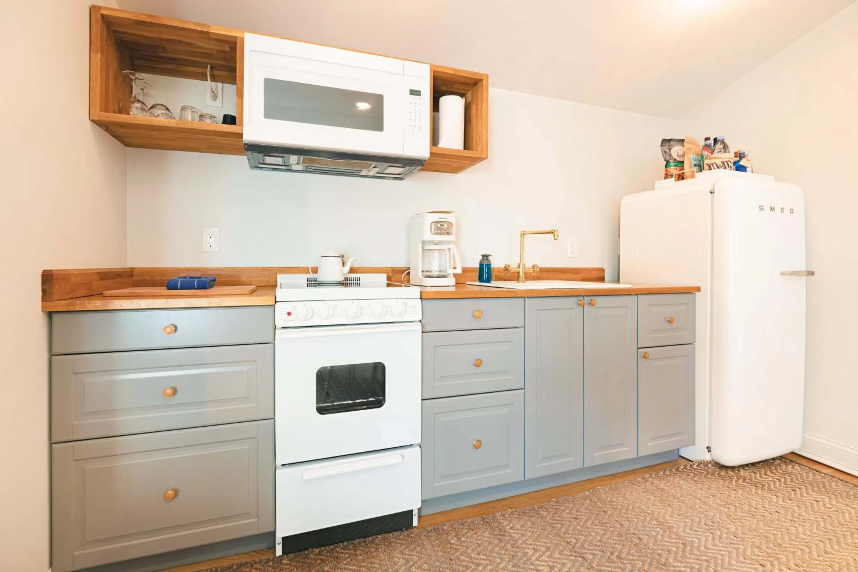 Deluxe Queen Studio in GREAT ISLAND INN - A Modern Boutique Hotel Deluxe Queen Studio in GREAT ISLAND INN - A Modern Boutique Hotel