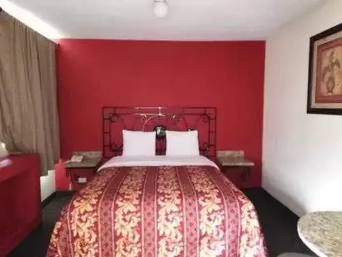 Bedroom, Bed in Hotel Descanso Inn