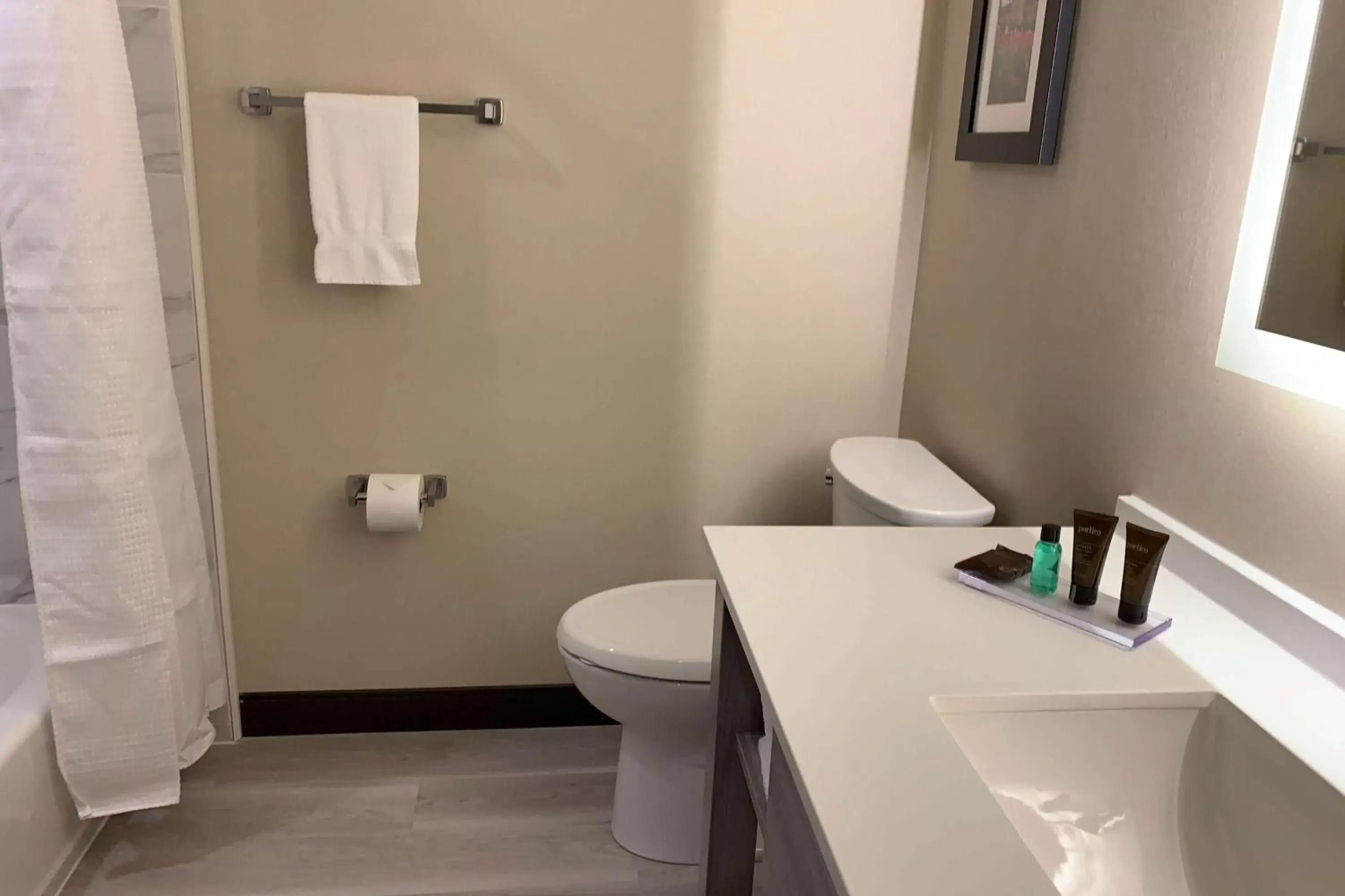 Bathroom in Wingate by Wyndham Kanata West Ottawa Bathroom in Wingate by Wyndham Kanata West Ottawa