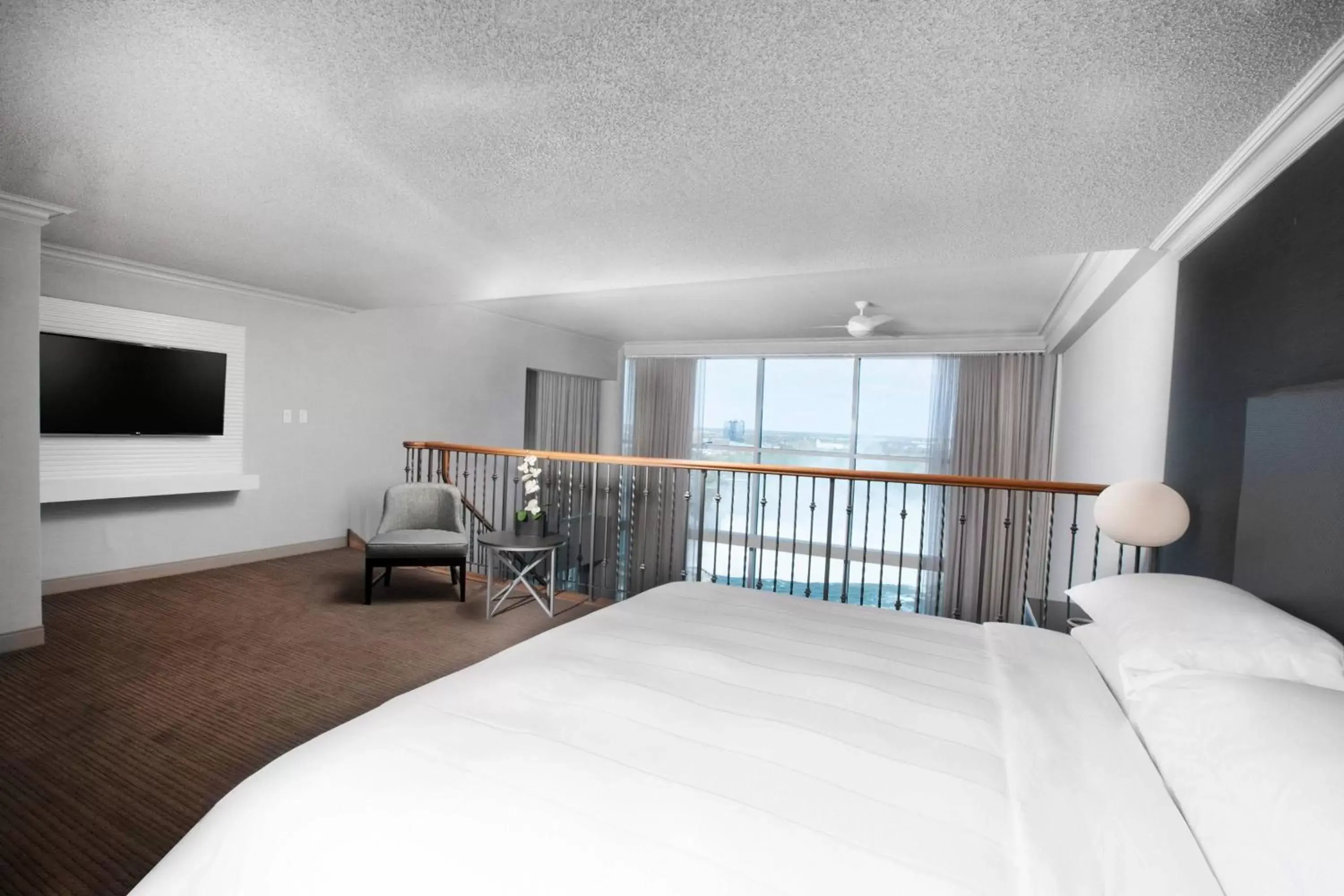 Bedroom, Bed in Niagara Falls Marriott on the Falls