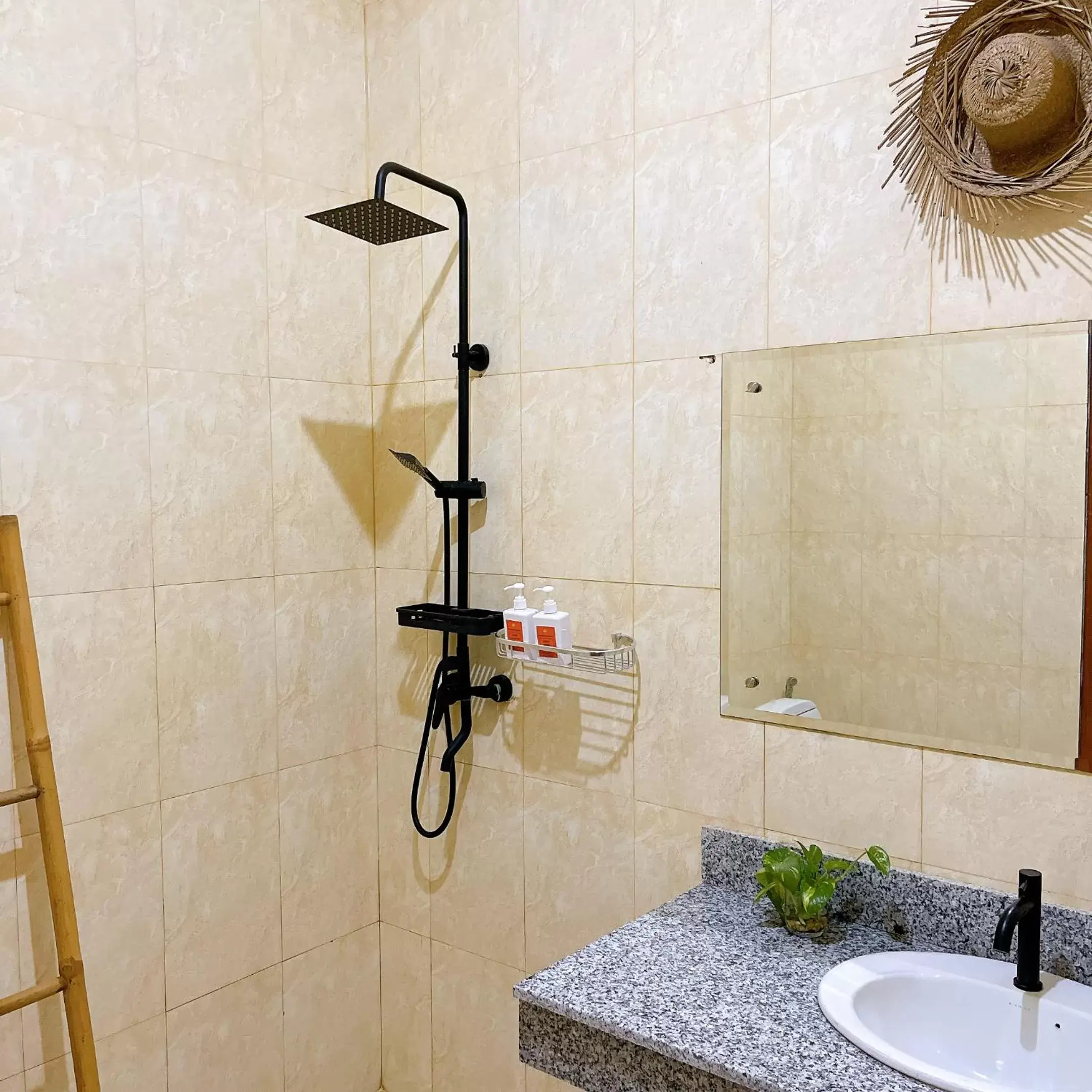 Shower, Bathroom in Central Indochine D'angkor Hotel