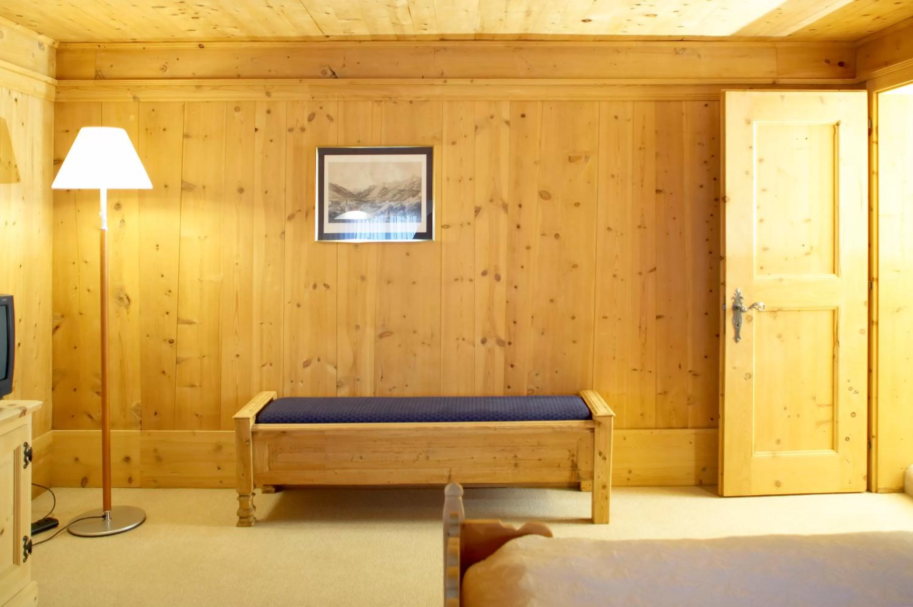 Living room, Bed in Hotel Engiadina