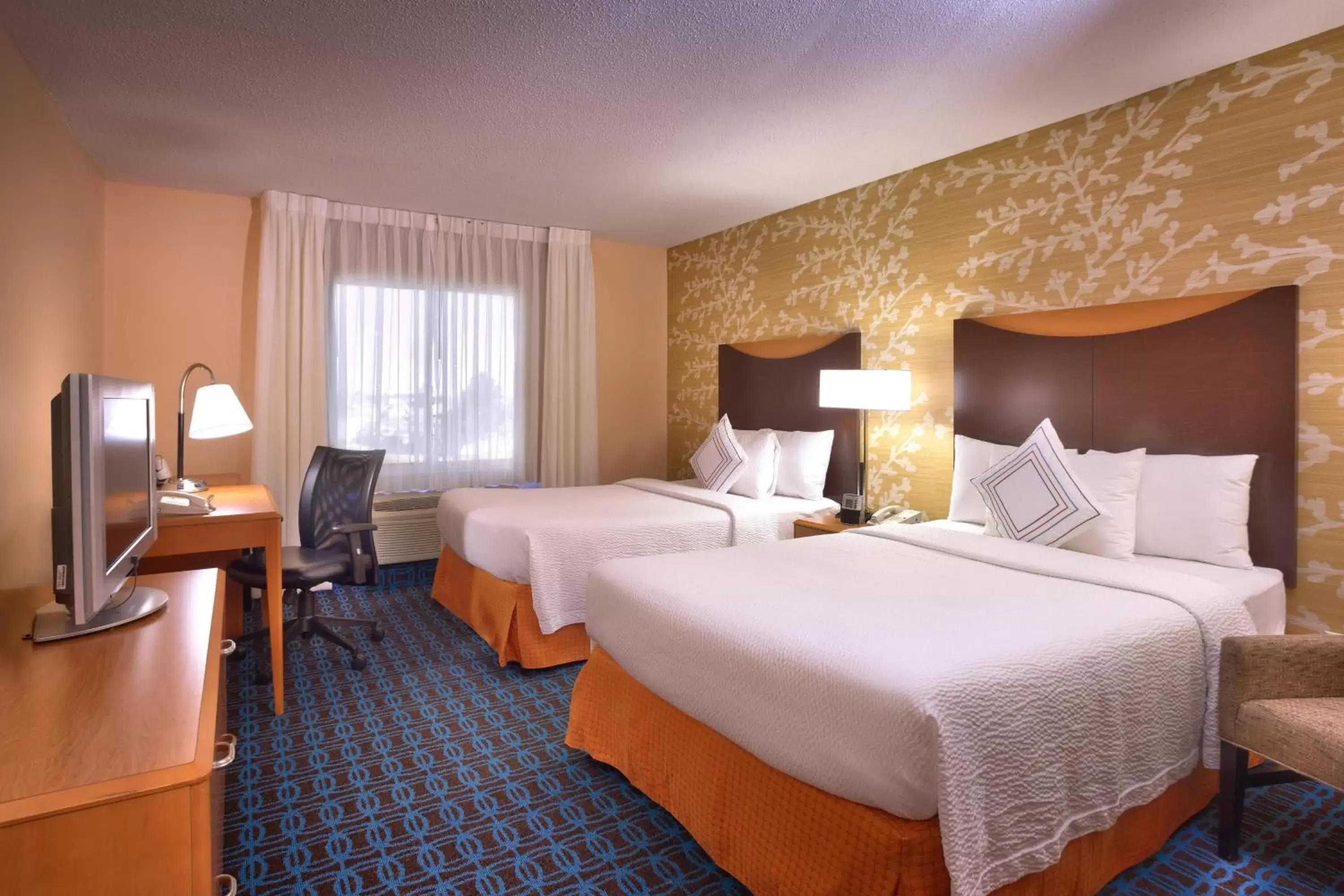 Photo of the whole room, Bed in Fairfield Inn & Suites by Marriott Gillette