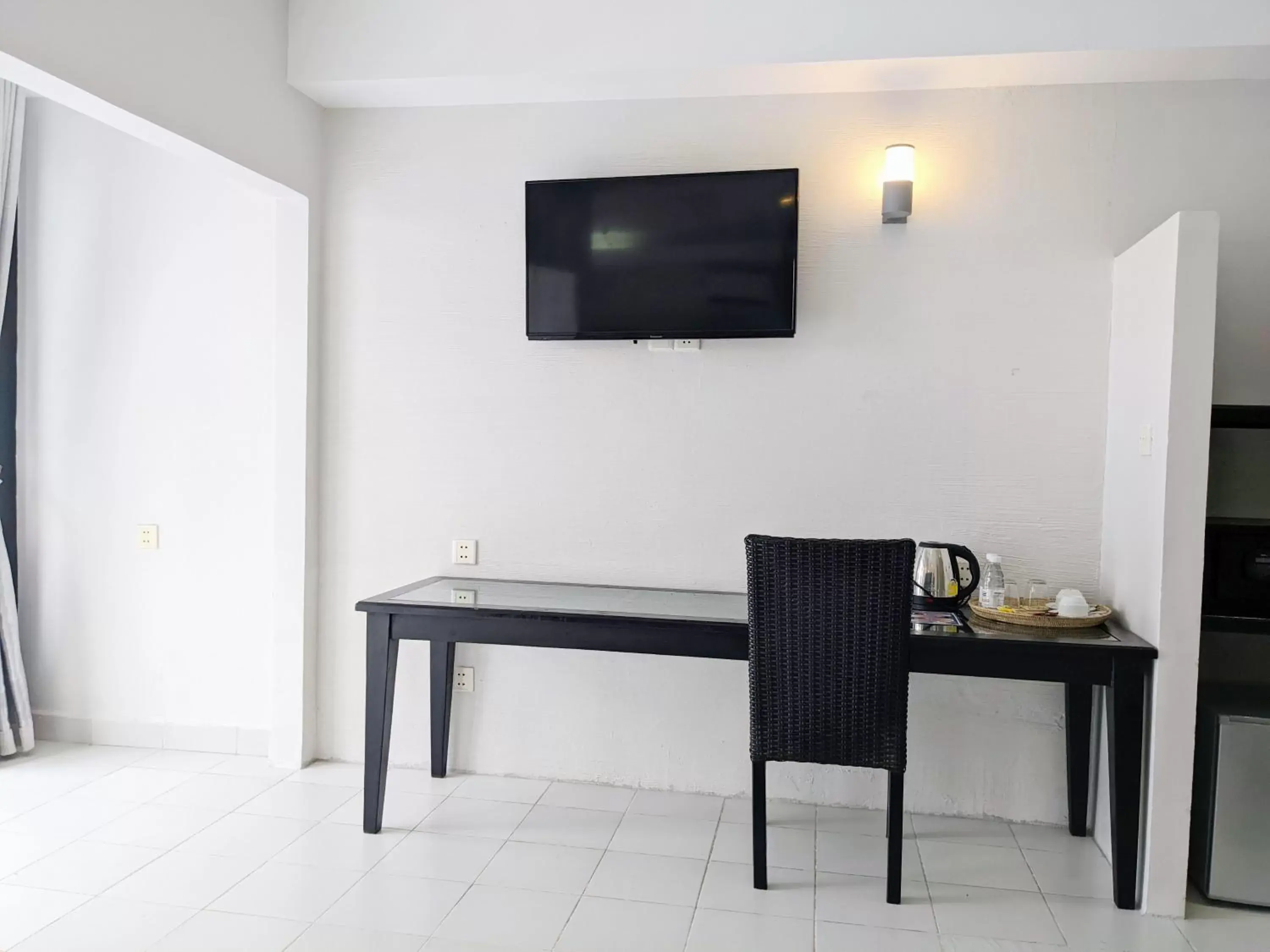 Seating area, TV/Entertainment Center in Mary Beach Hotel & Resort