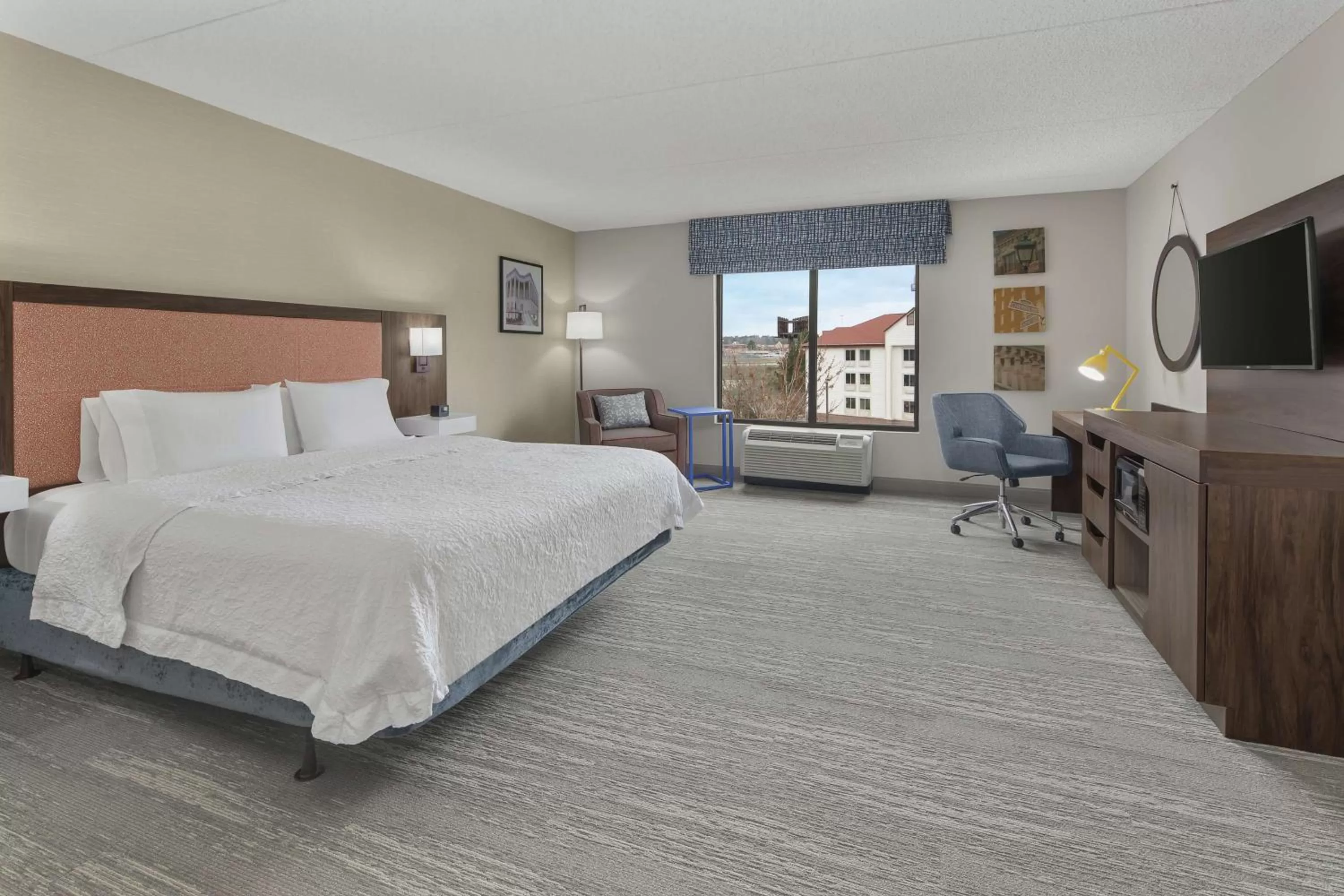 Bedroom, Bed in Hampton Inn & Suites Macon I-75 North