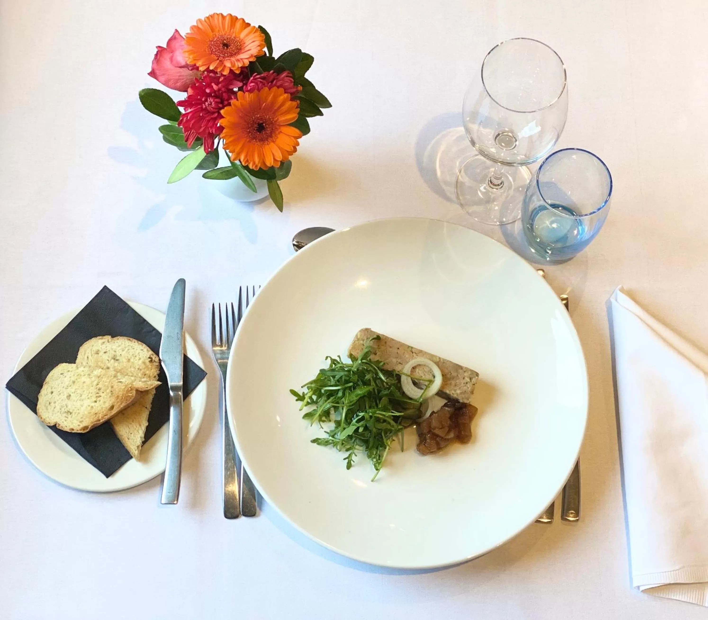 Food in Yarrow Hotel