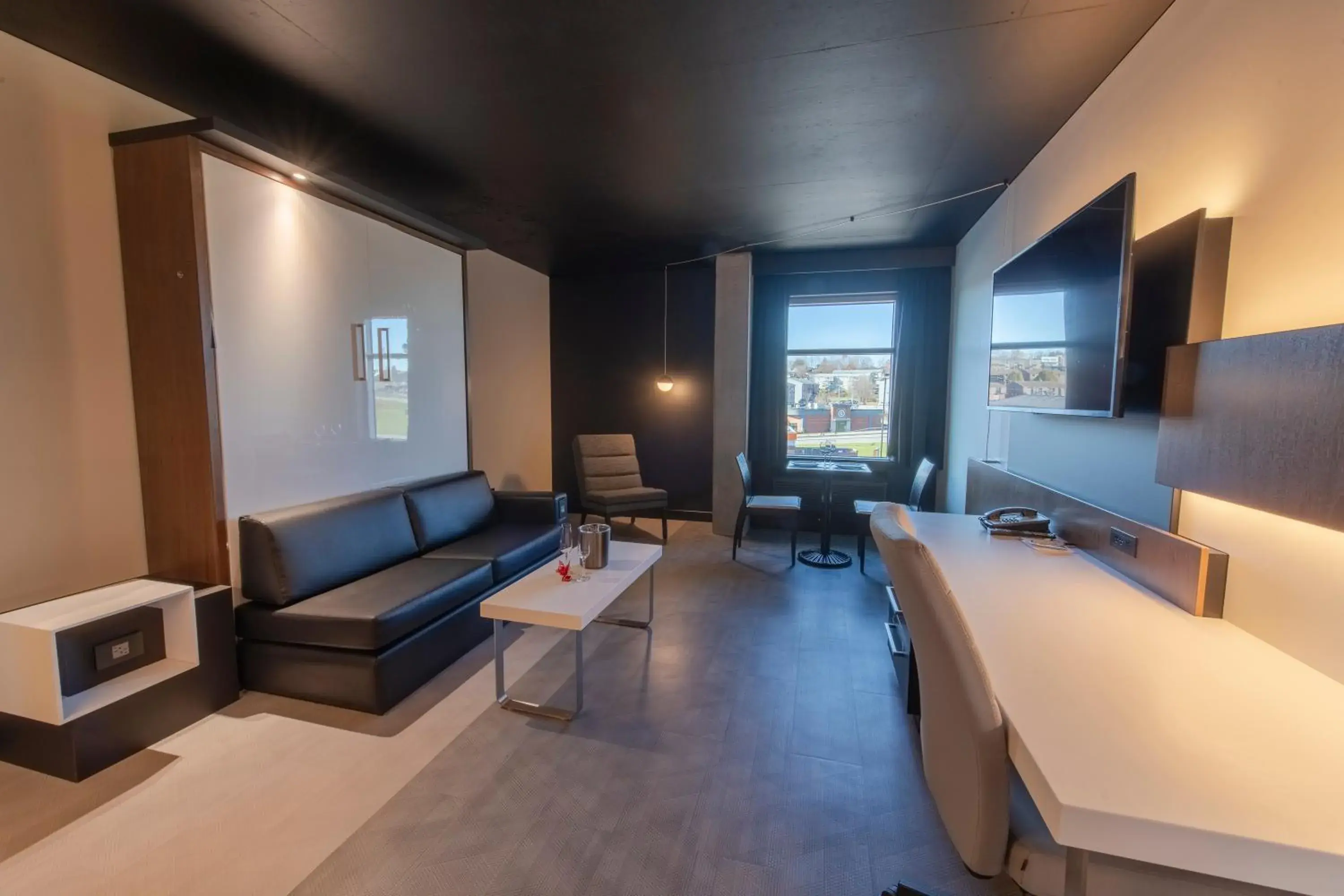 Photo of the whole room, Seating Area in Grand Times Hotel - Aeroport de Quebec