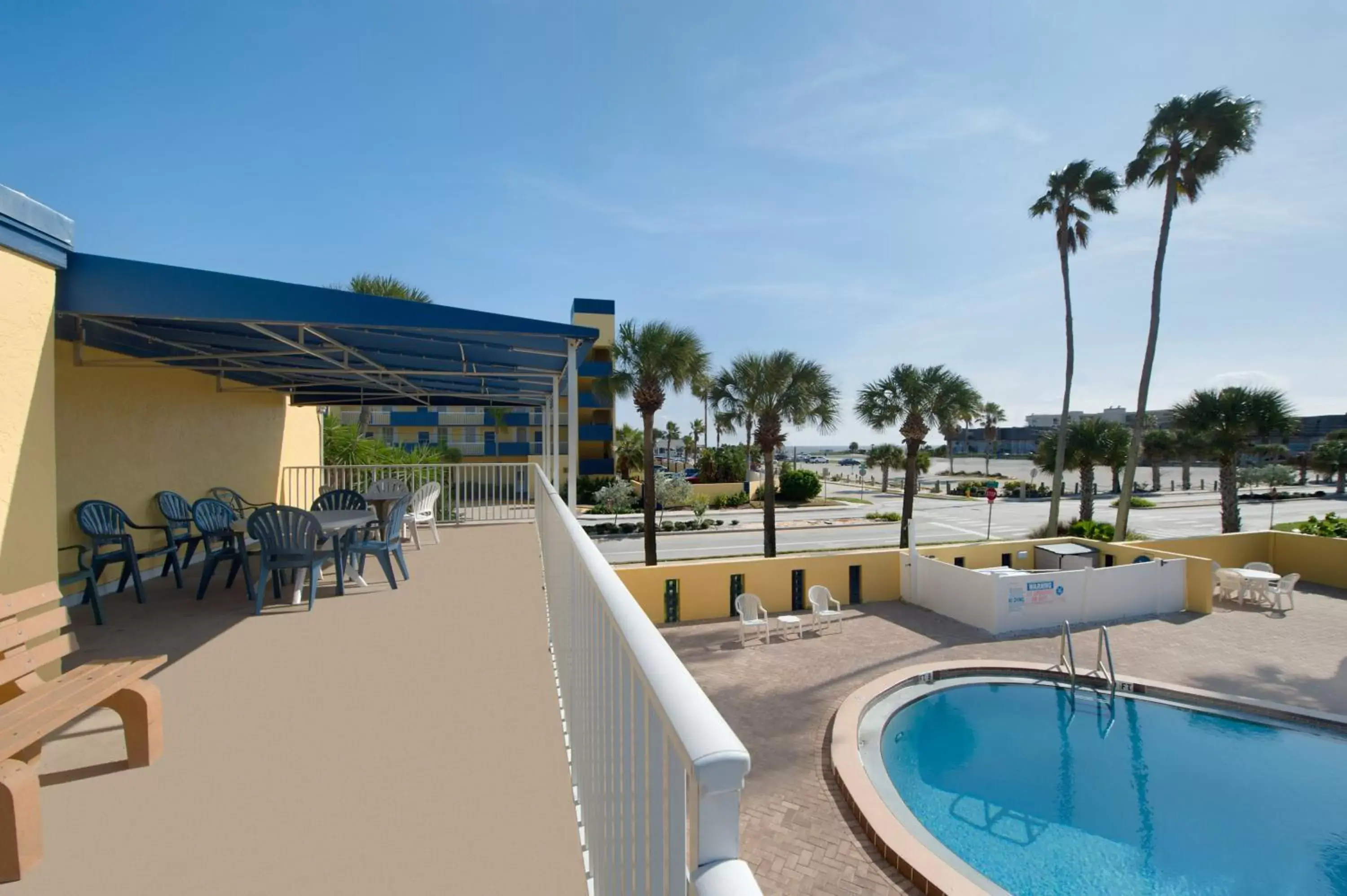 Day, Swimming Pool in Days Inn by Wyndham Cocoa Beach Port Canaveral