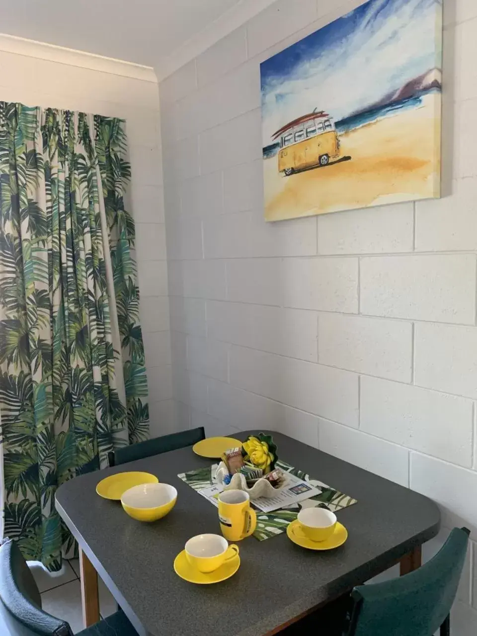 Dining Area in Sandpiper Motel