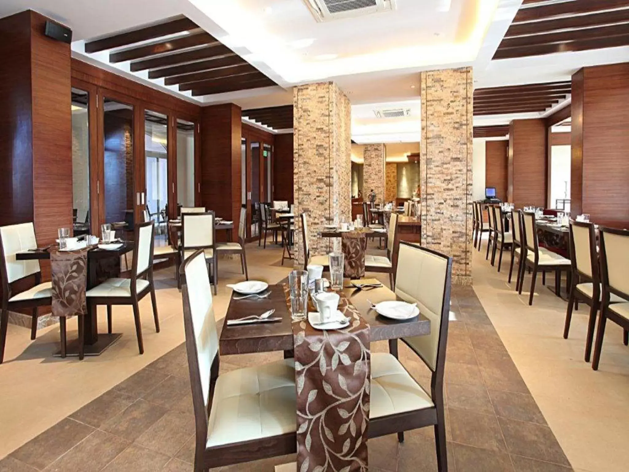 Restaurant/Places to Eat in Evershine Resort & Spa