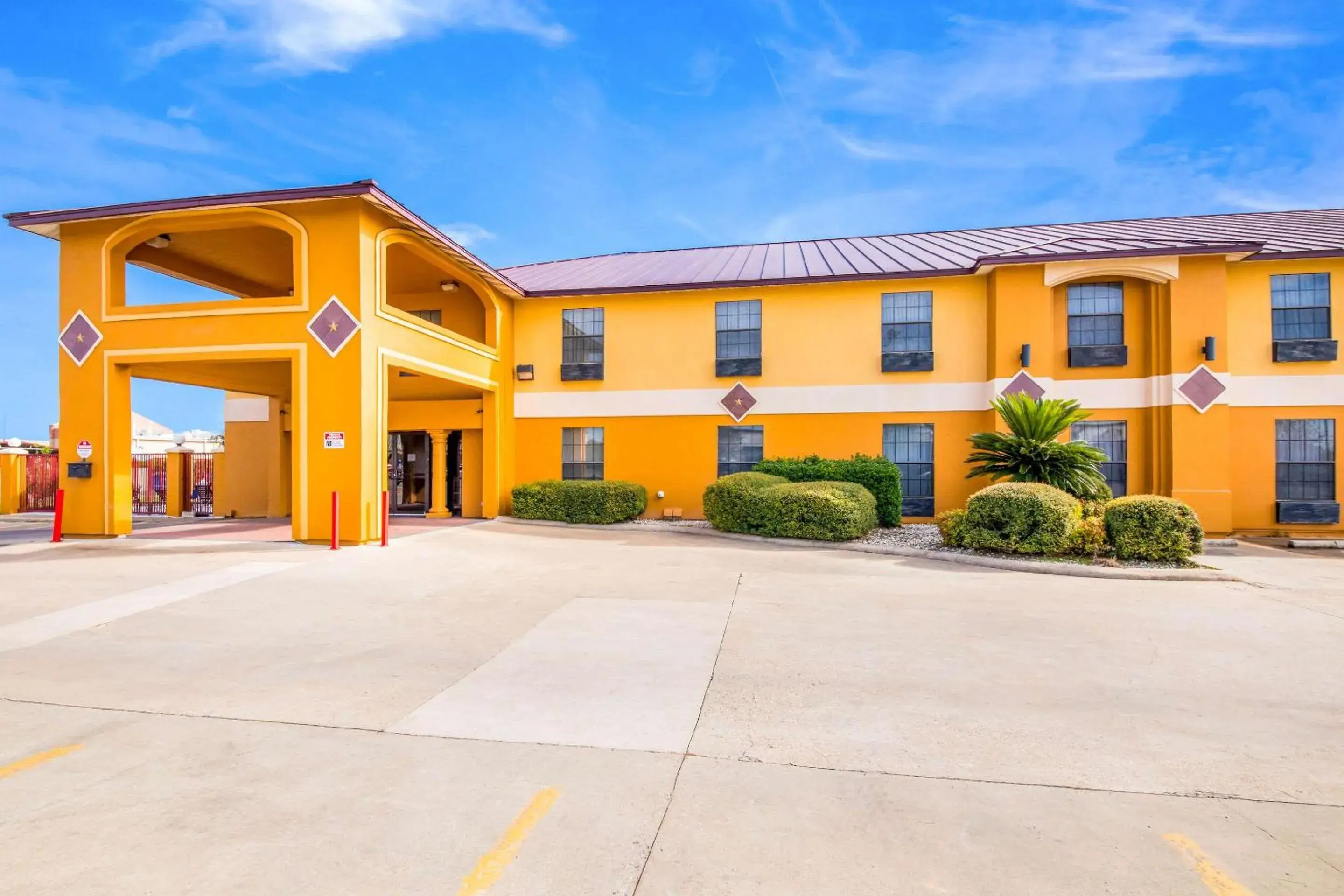 Property Building in Quality Inn Bastrop