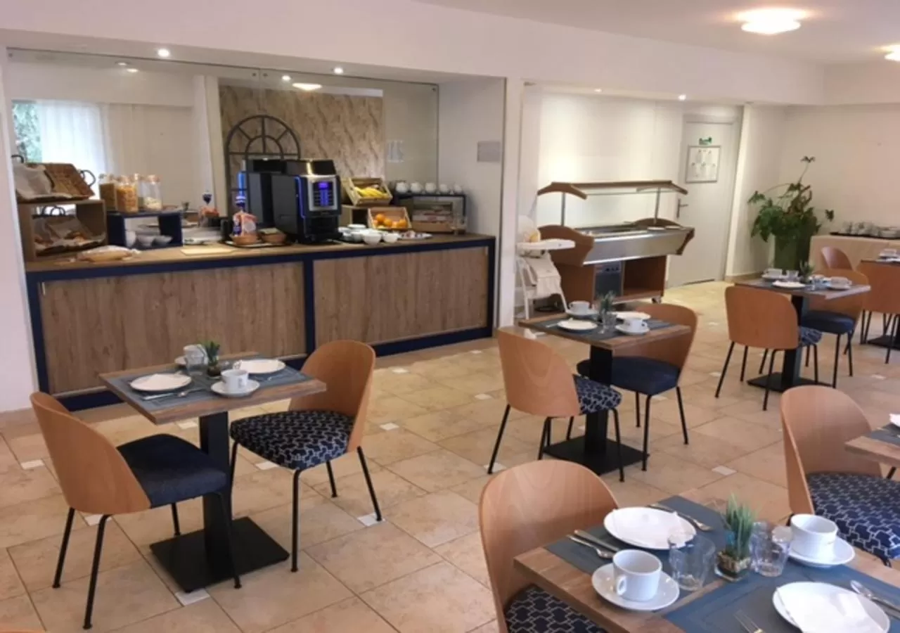 Kitchen or kitchenette in Résidence Carlton - Rénovée avec Piscine