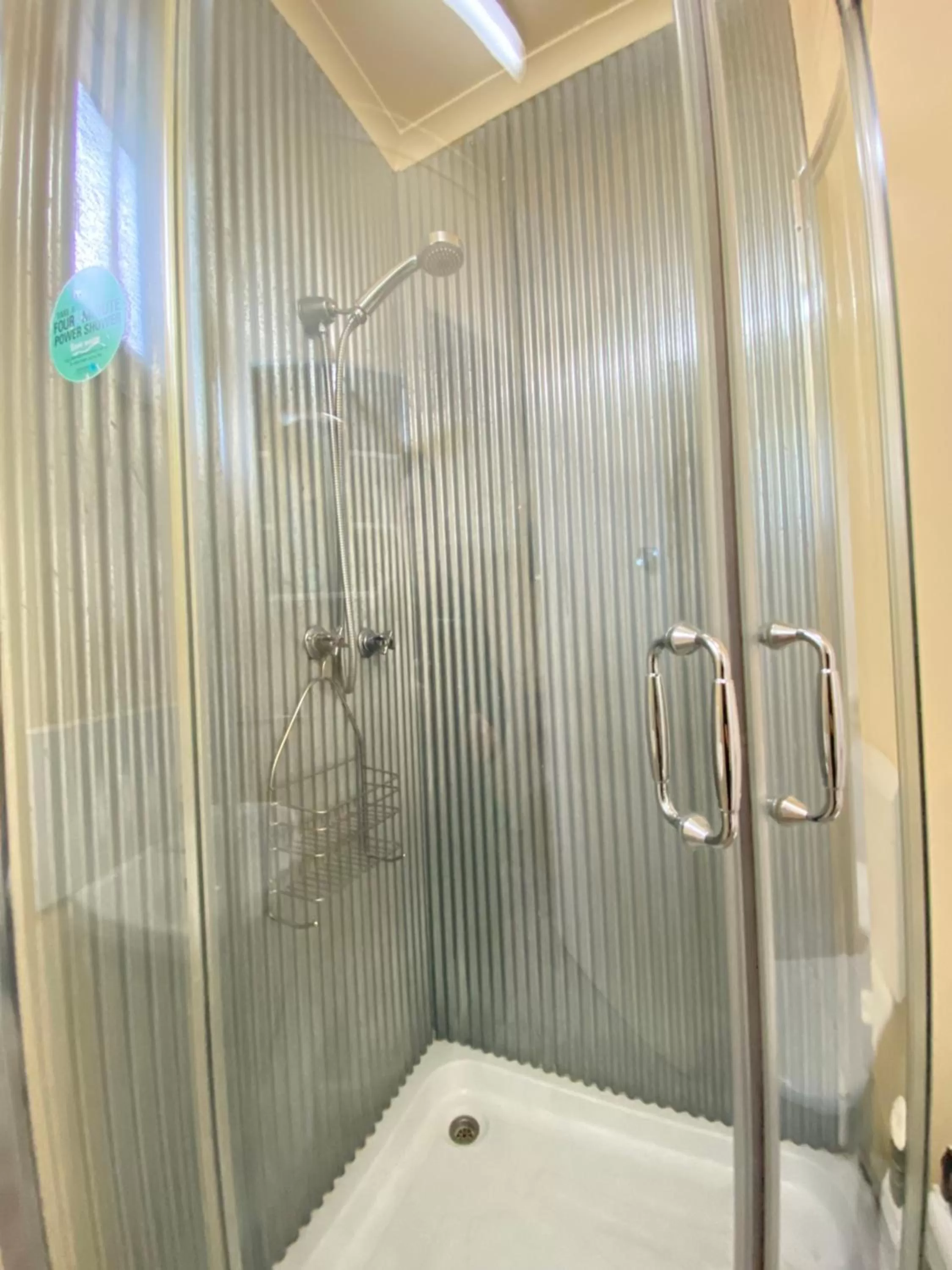 Bathroom in Rye Beach Motel Australia