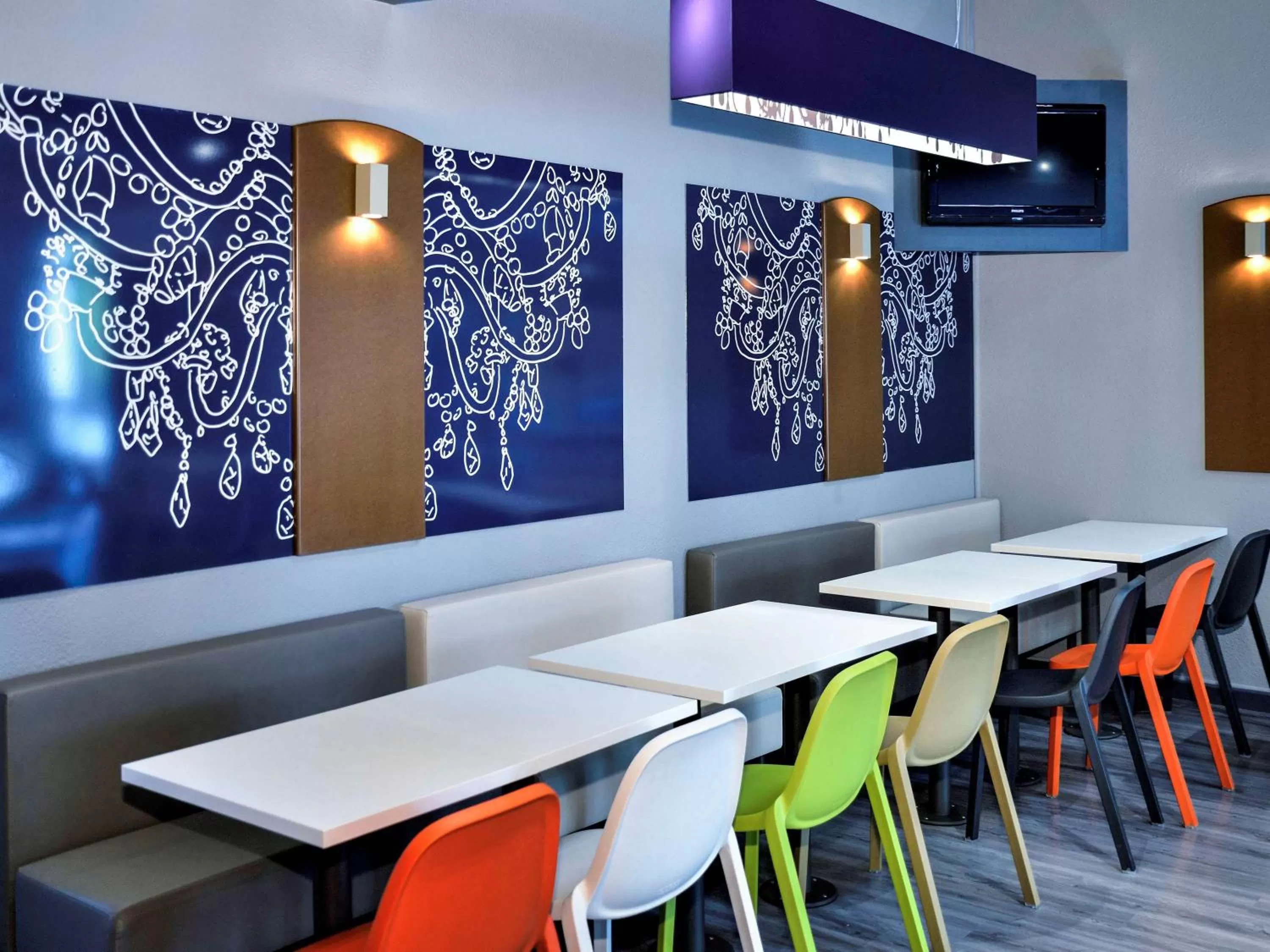 Restaurant/places to eat in ibis budget Aubagne Paluds Agora