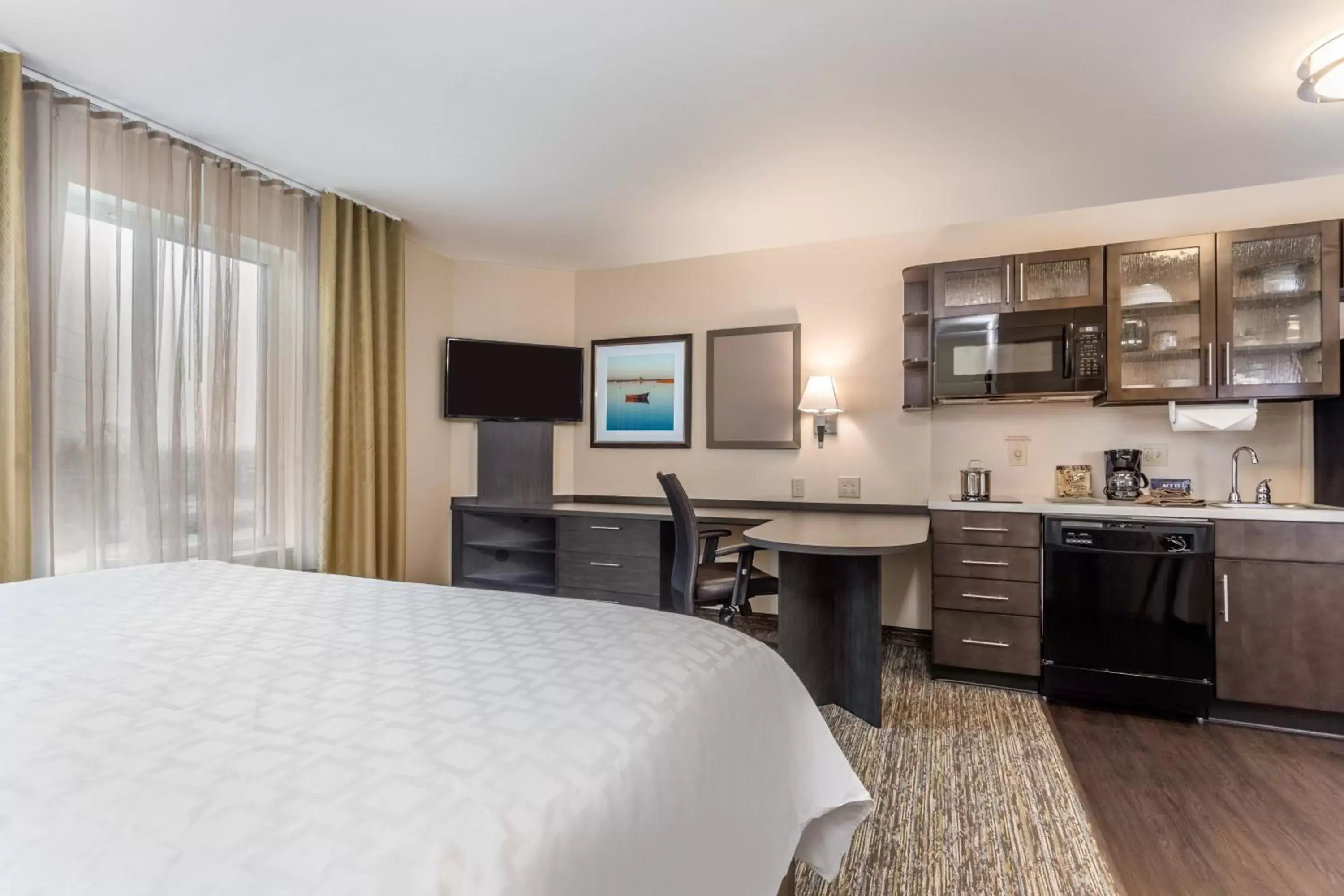 Photo of the whole room, Kitchen/Kitchenette in Candlewood Suites Bensalem - Philadelphia Area, an IHG Hotel