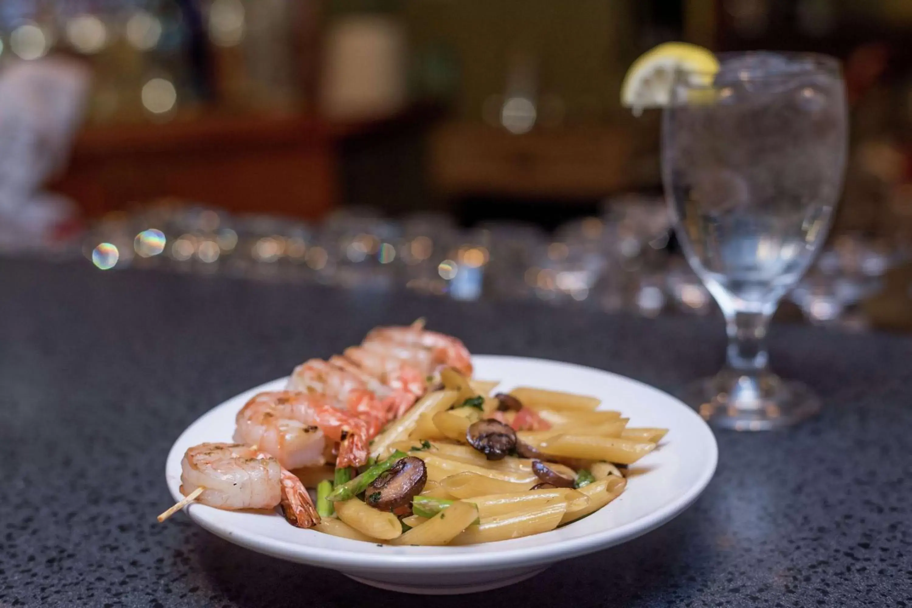 Lounge or bar in DoubleTree by Hilton Holland Lounge or bar in DoubleTree by Hilton Holland