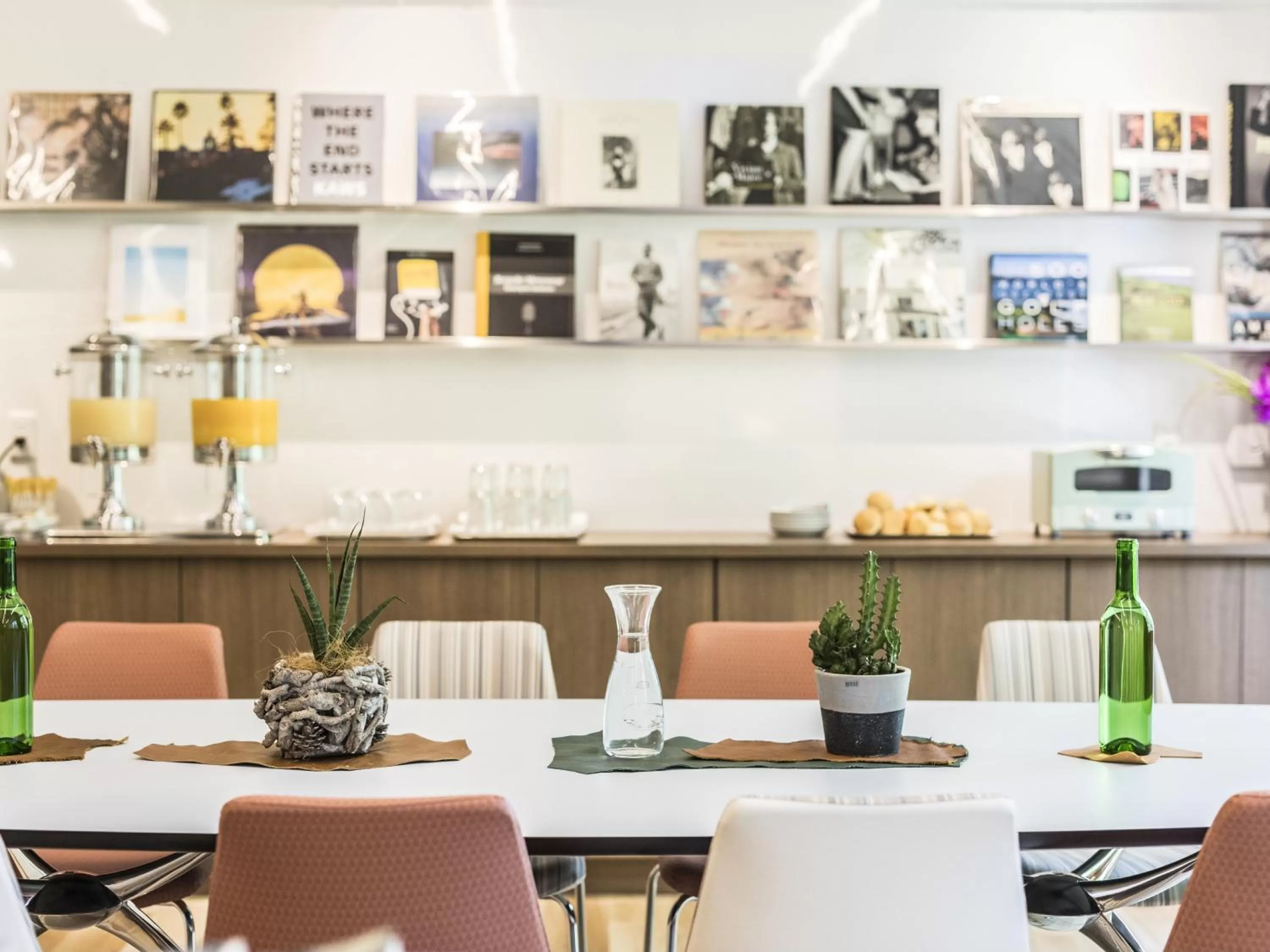 Communal lounge/ TV room in Hotel Wing International Hakata Shinkansenguchi