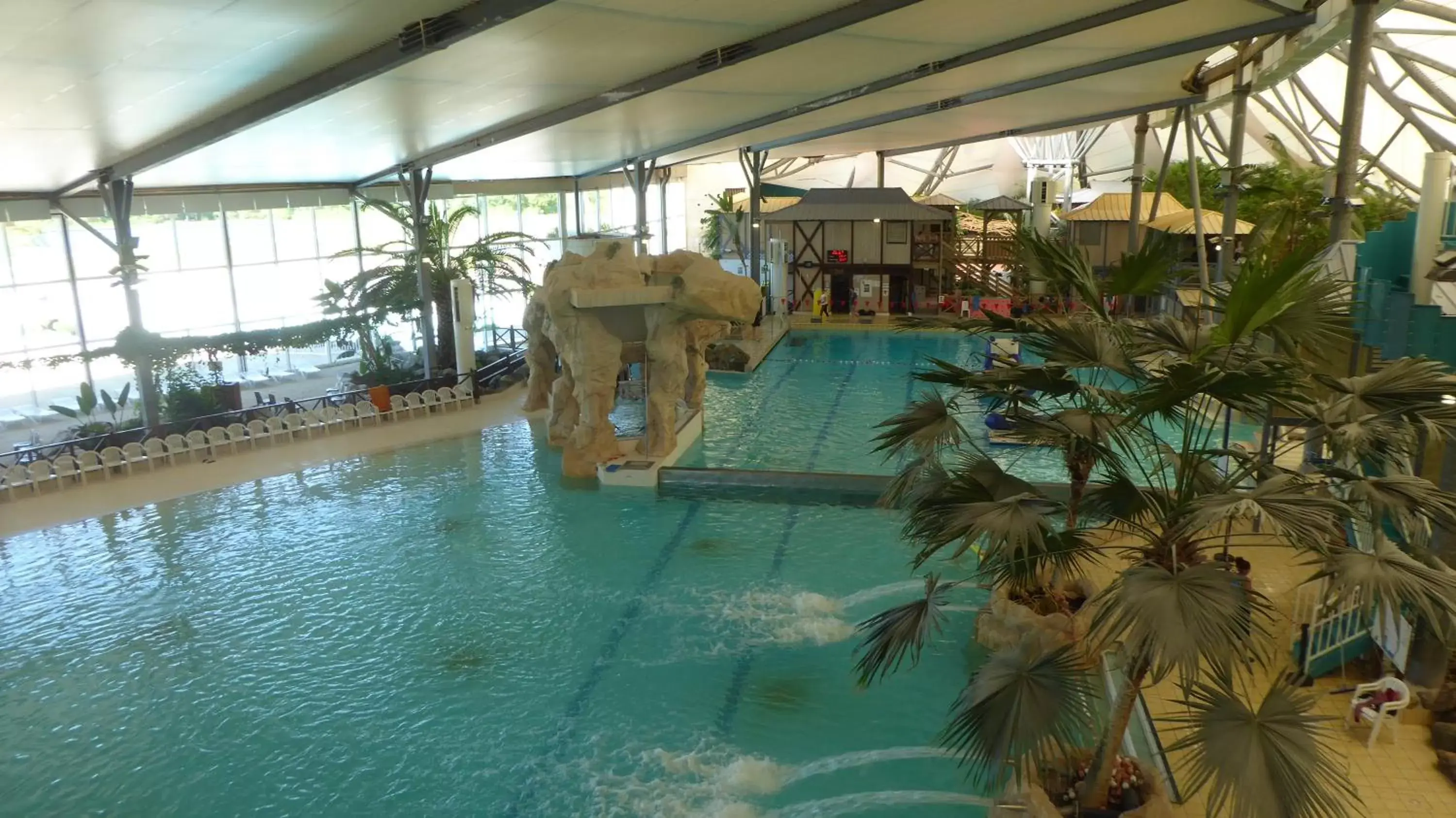 Aqua park, Swimming Pool in Bienvenue à la Frémigère