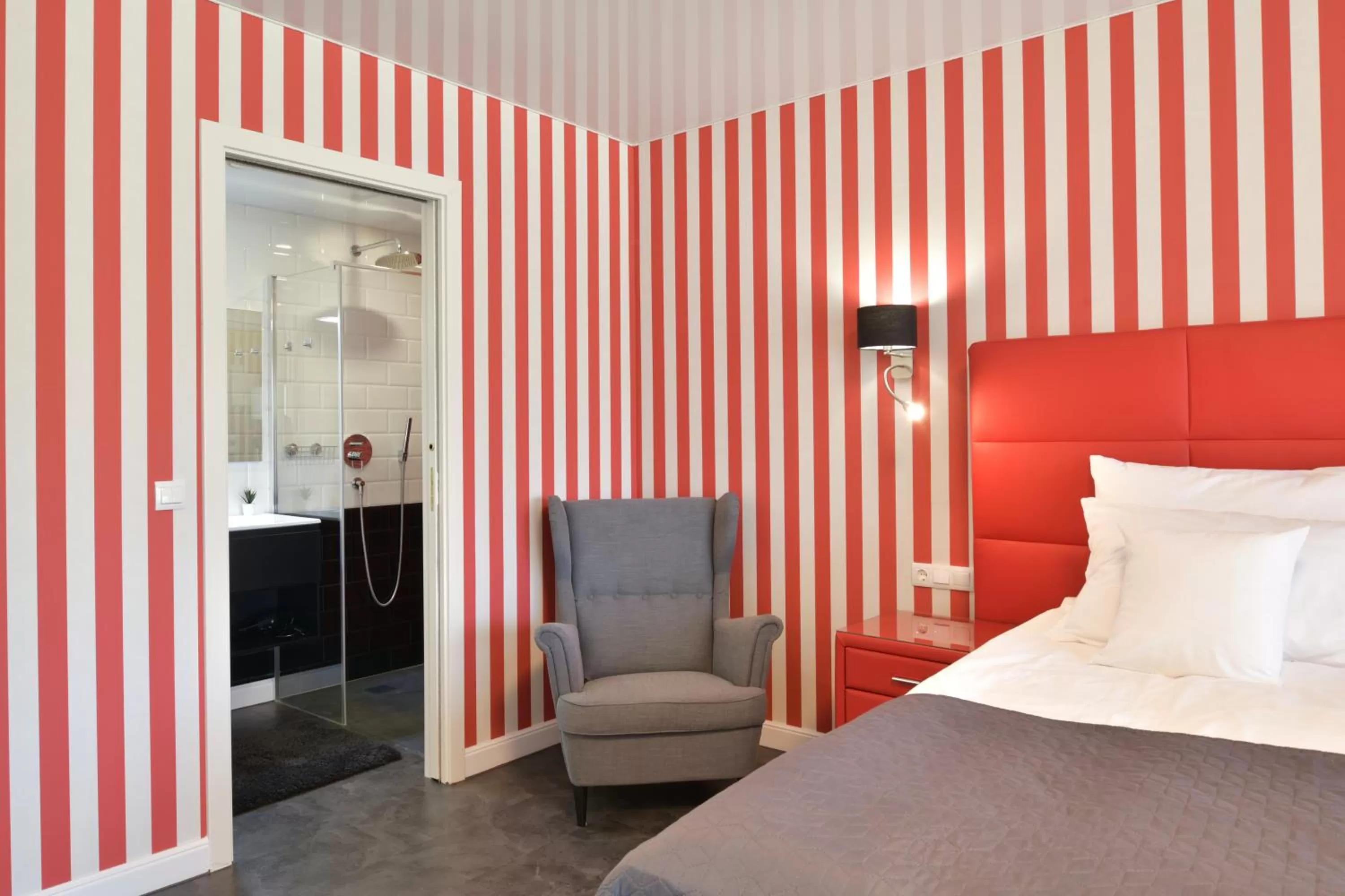 Photo of the whole room, Bed in TI Hotel