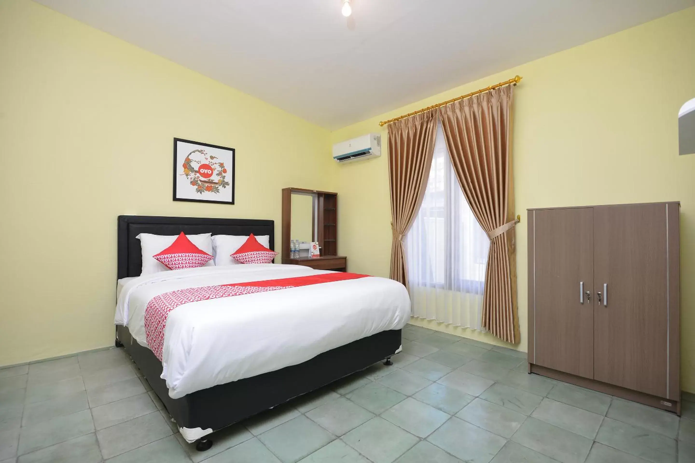 Photo of the whole room, Bed in OYO 1046 Omah Pathok