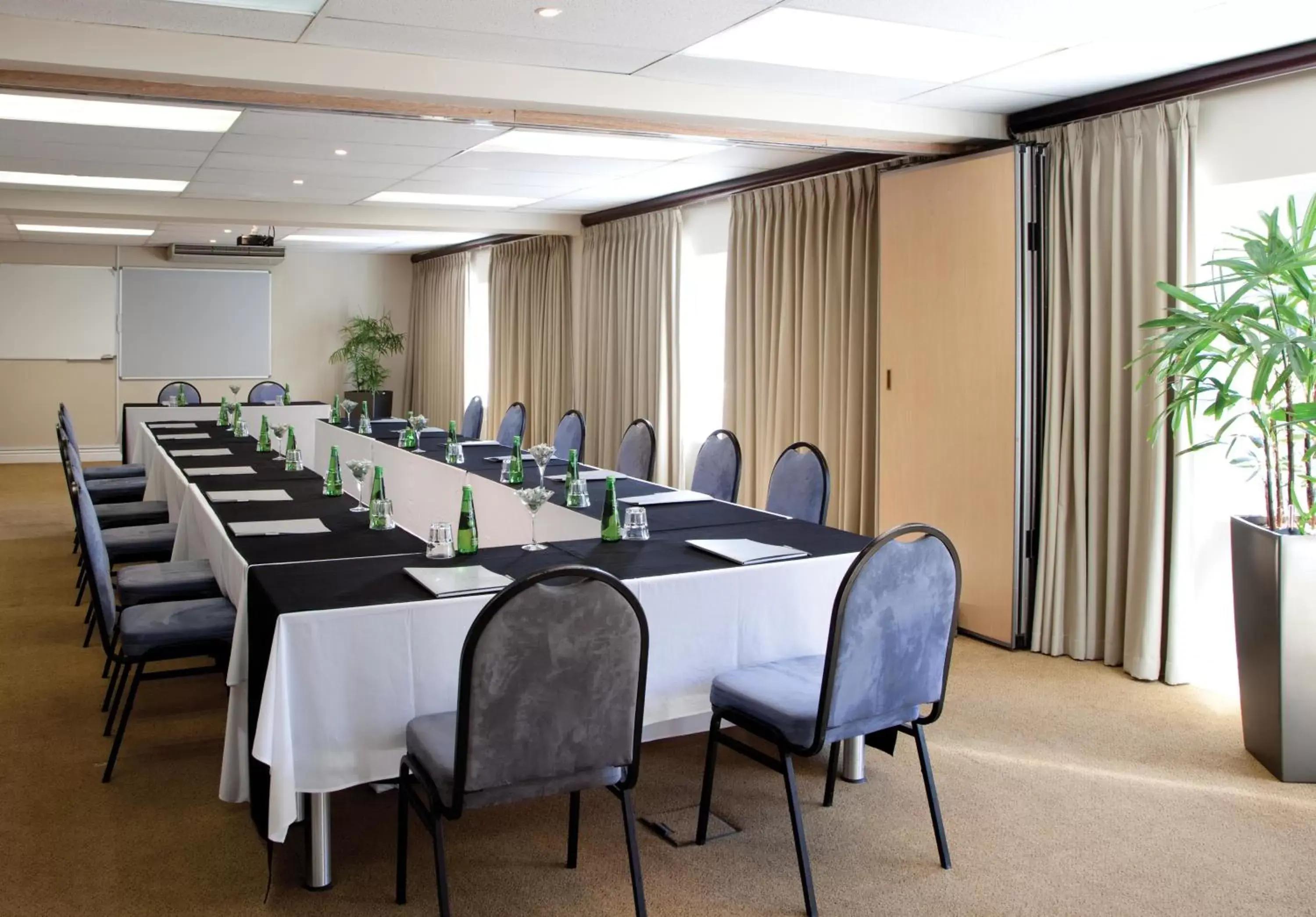 Business facilities in Cape Town Hollow Boutique Hotel