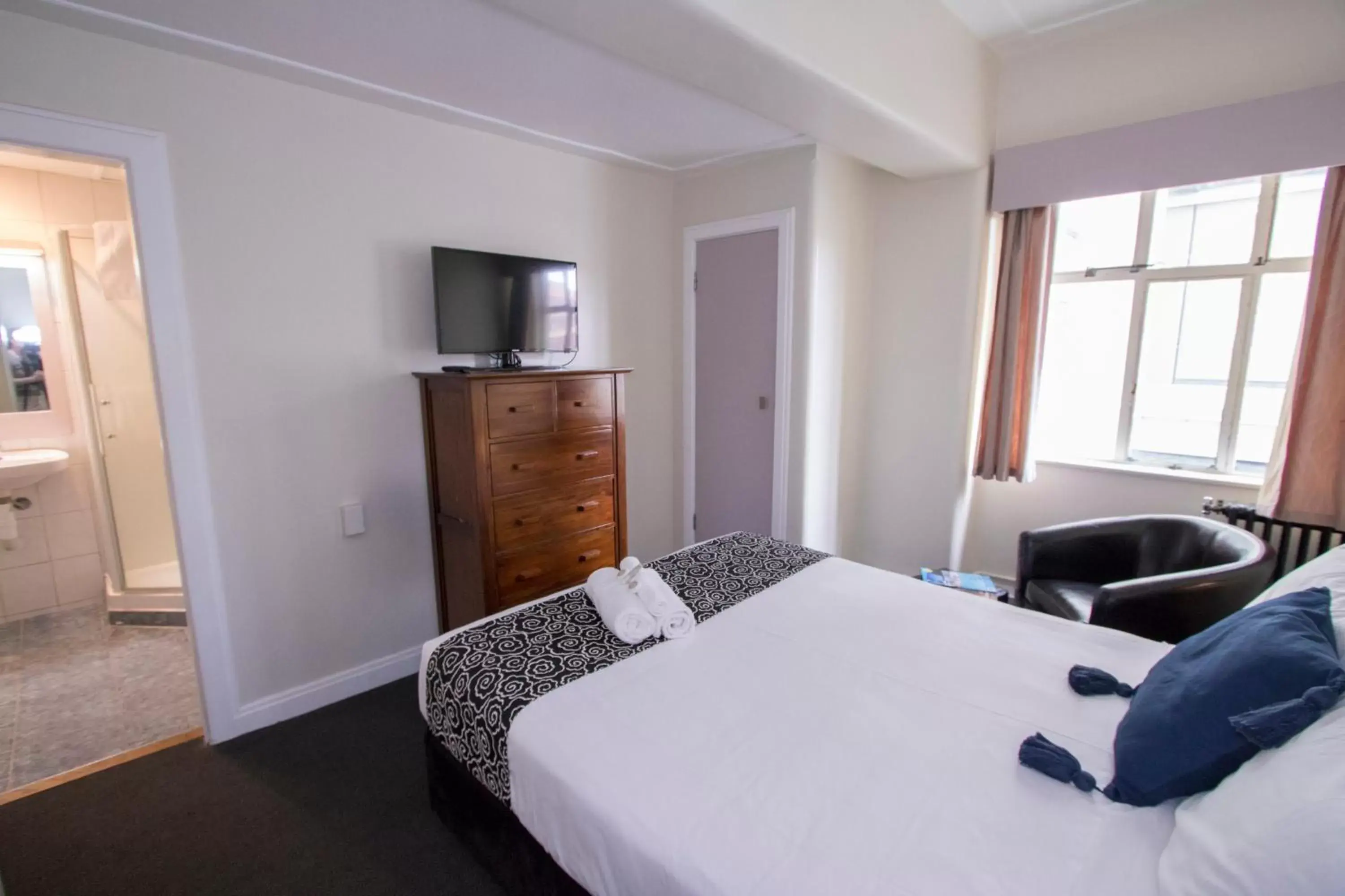 Photo of the whole room, Bed in Hotel Waterloo & Backpackers