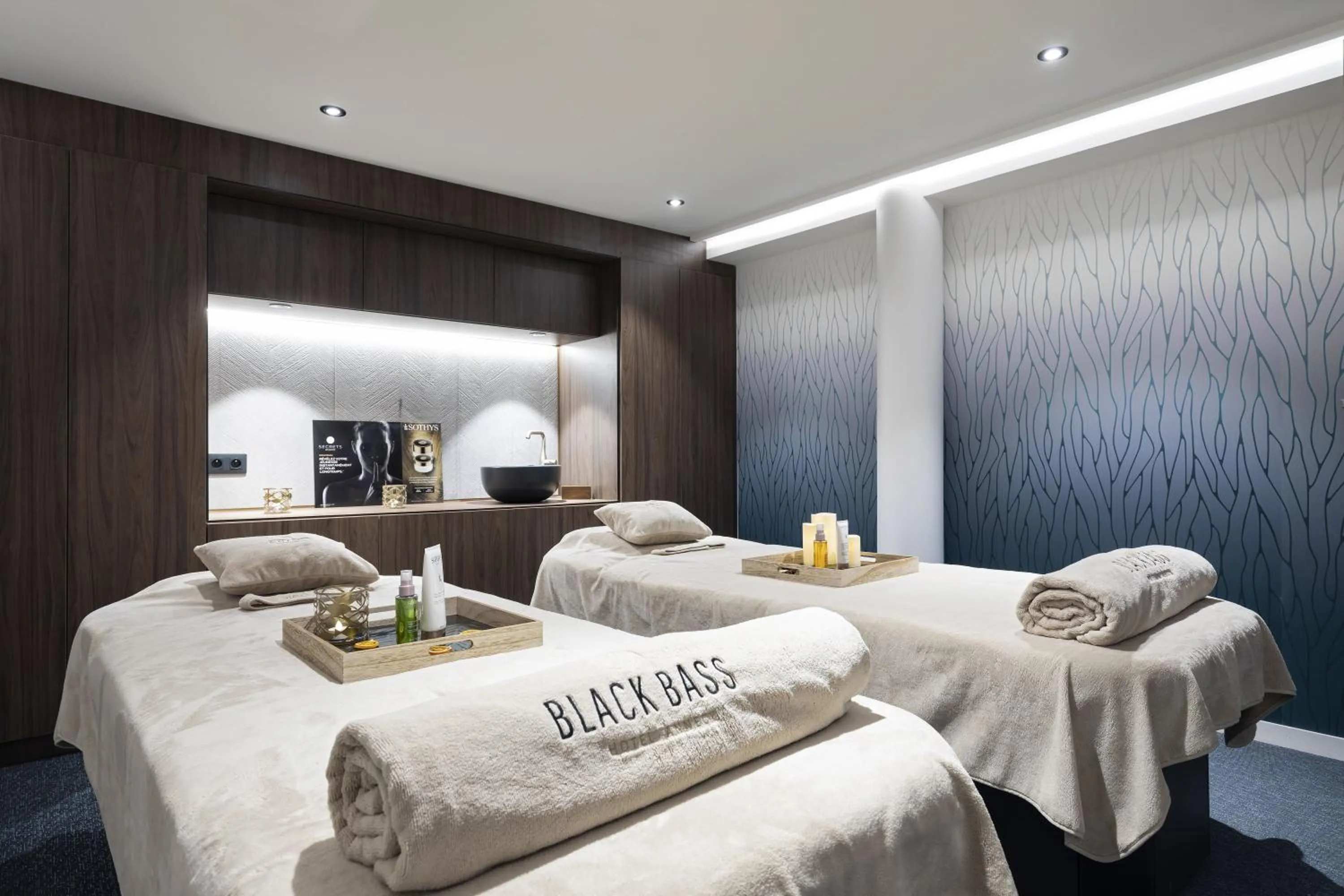 Massage, Bed in Black Bass Hotel