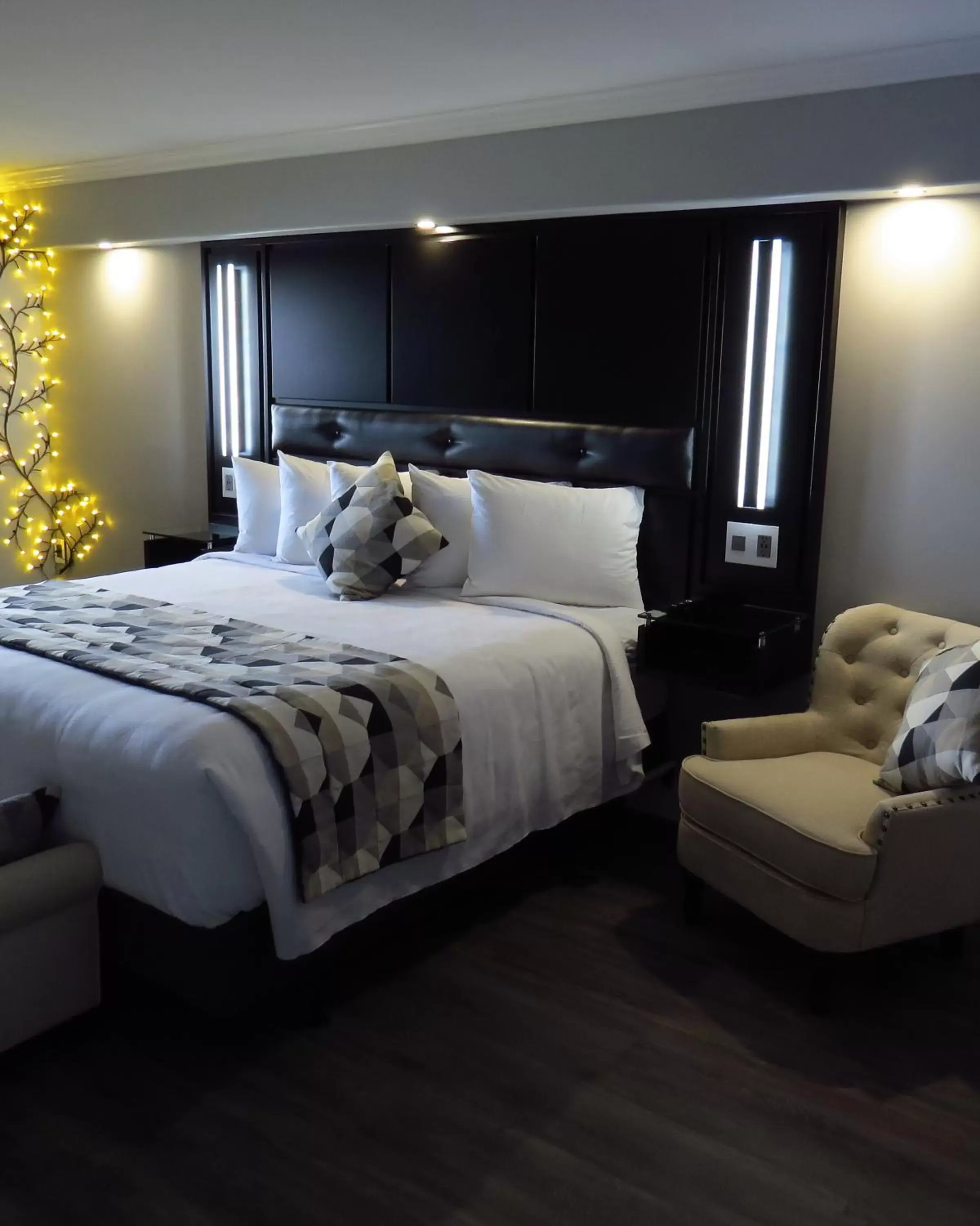 Bed in Dockside Suites